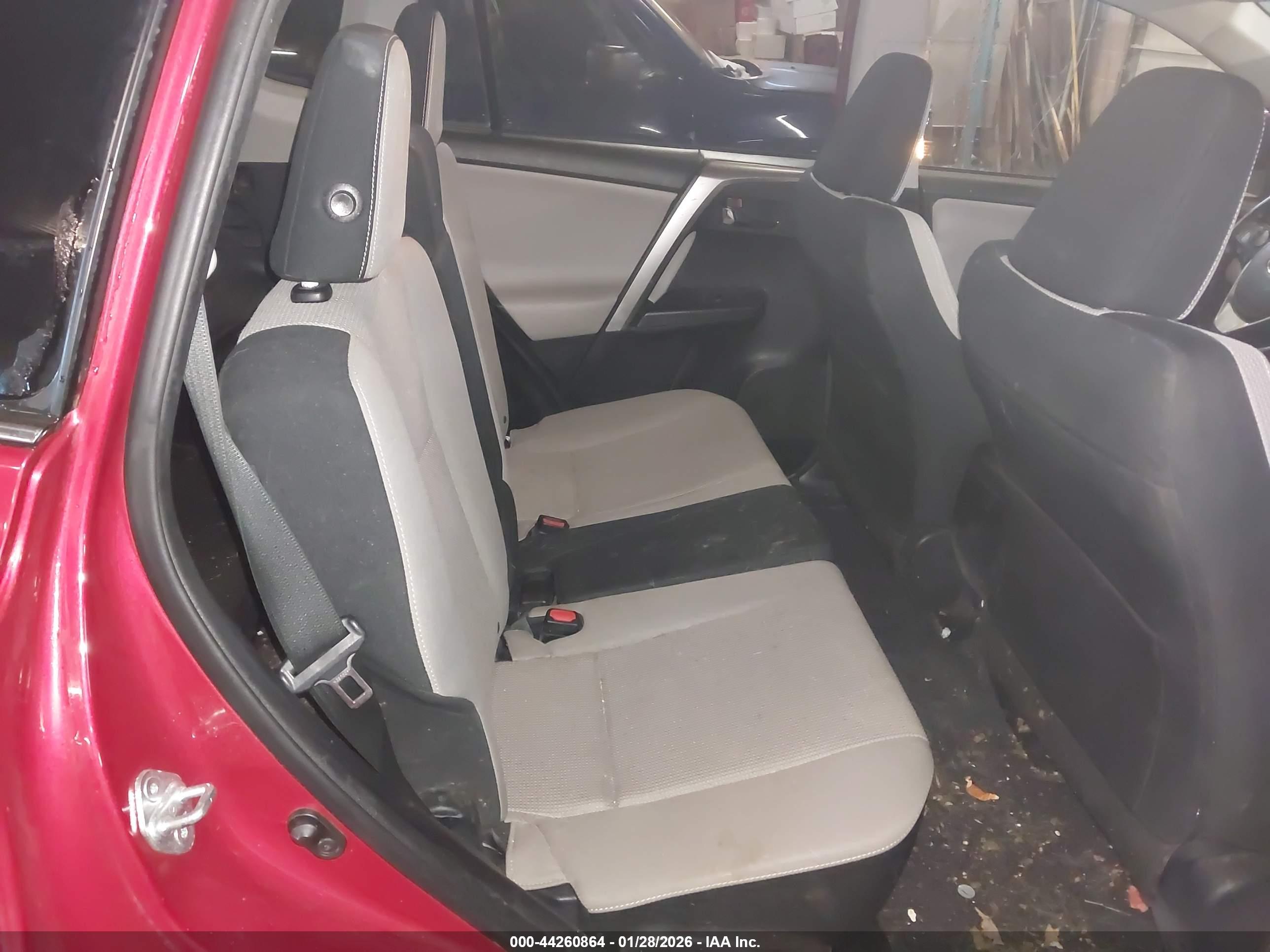 TOYOTA RAV4 image 8