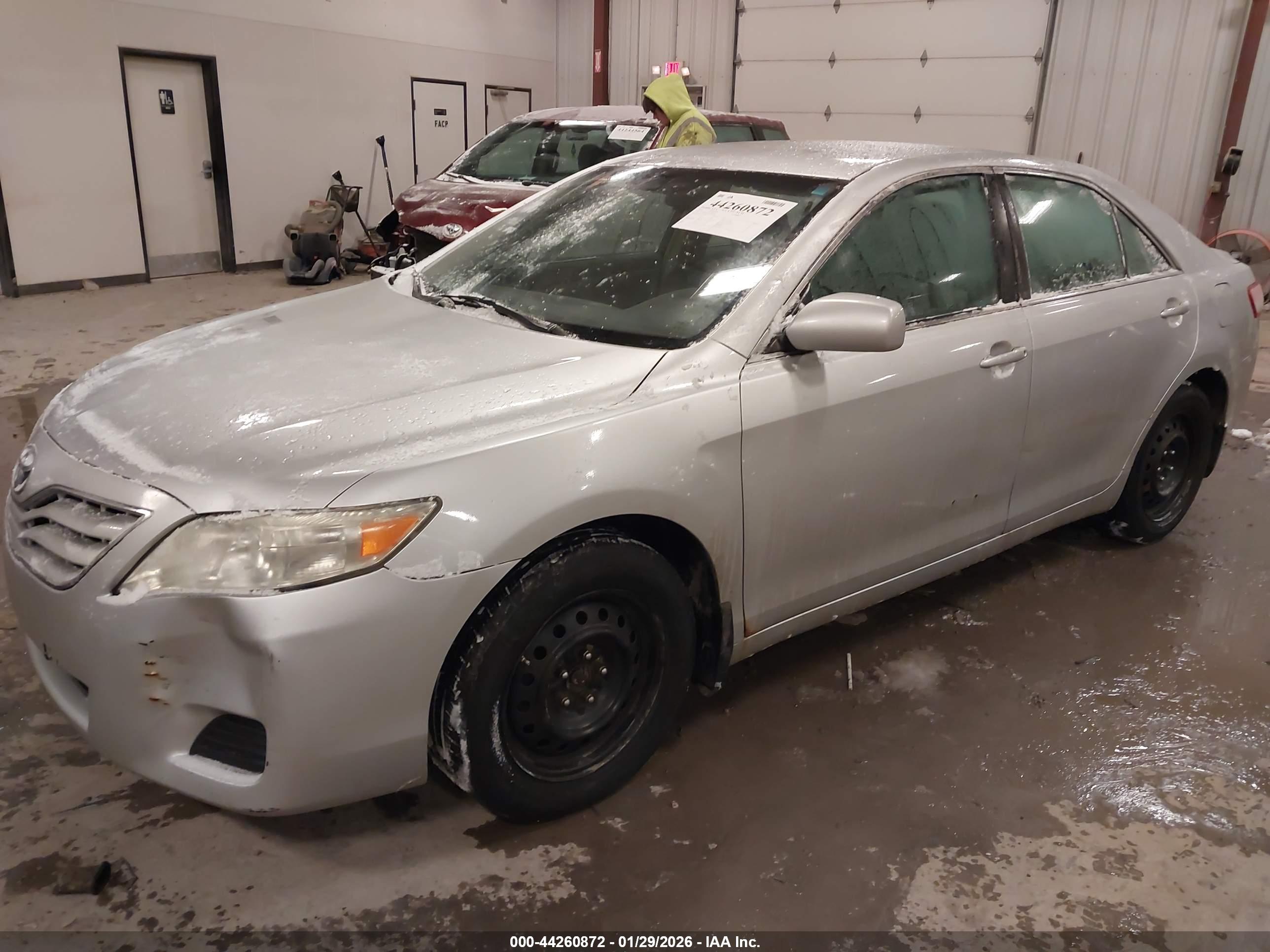 TOYOTA CAMRY image 2