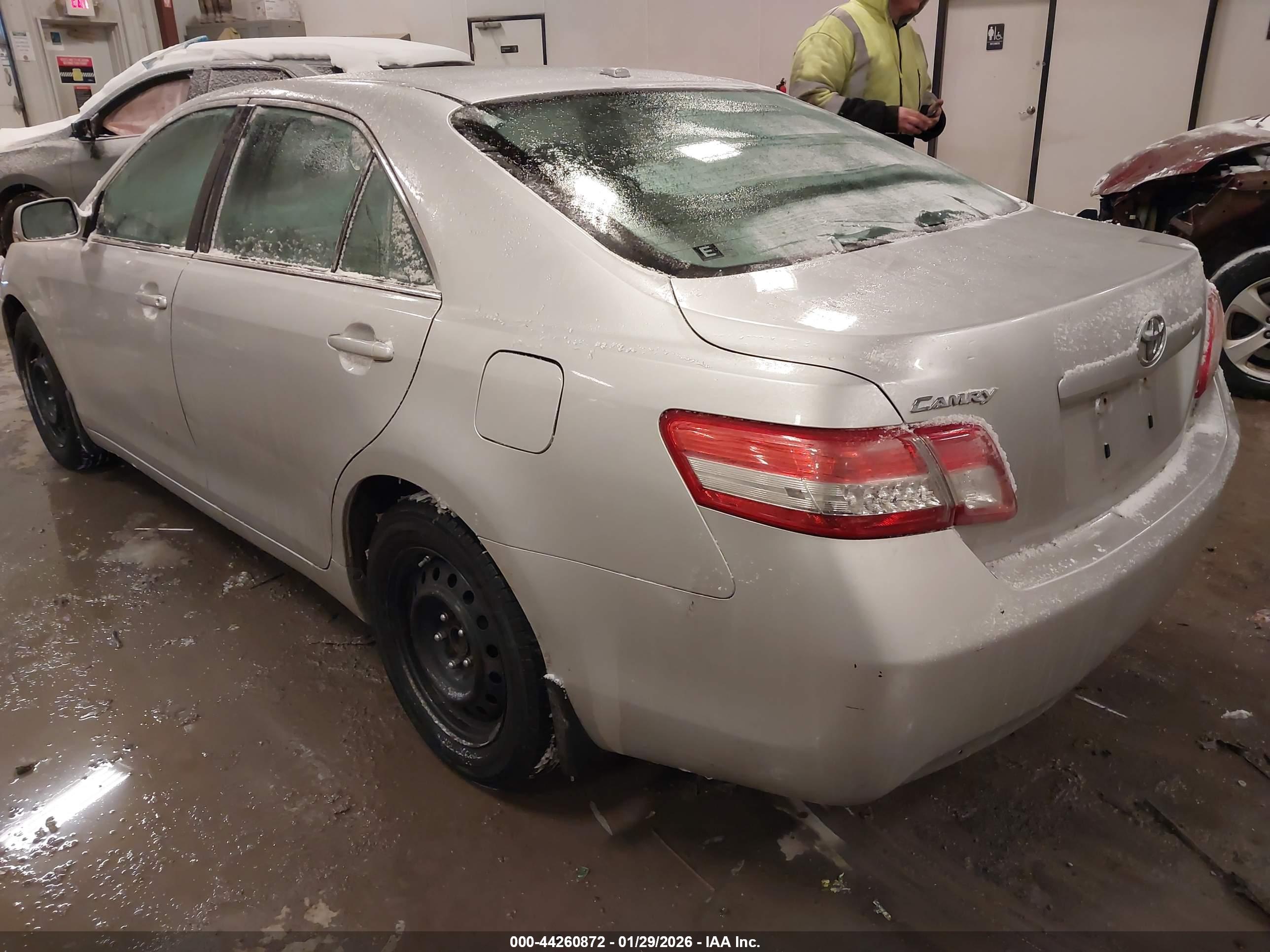 TOYOTA CAMRY image 3