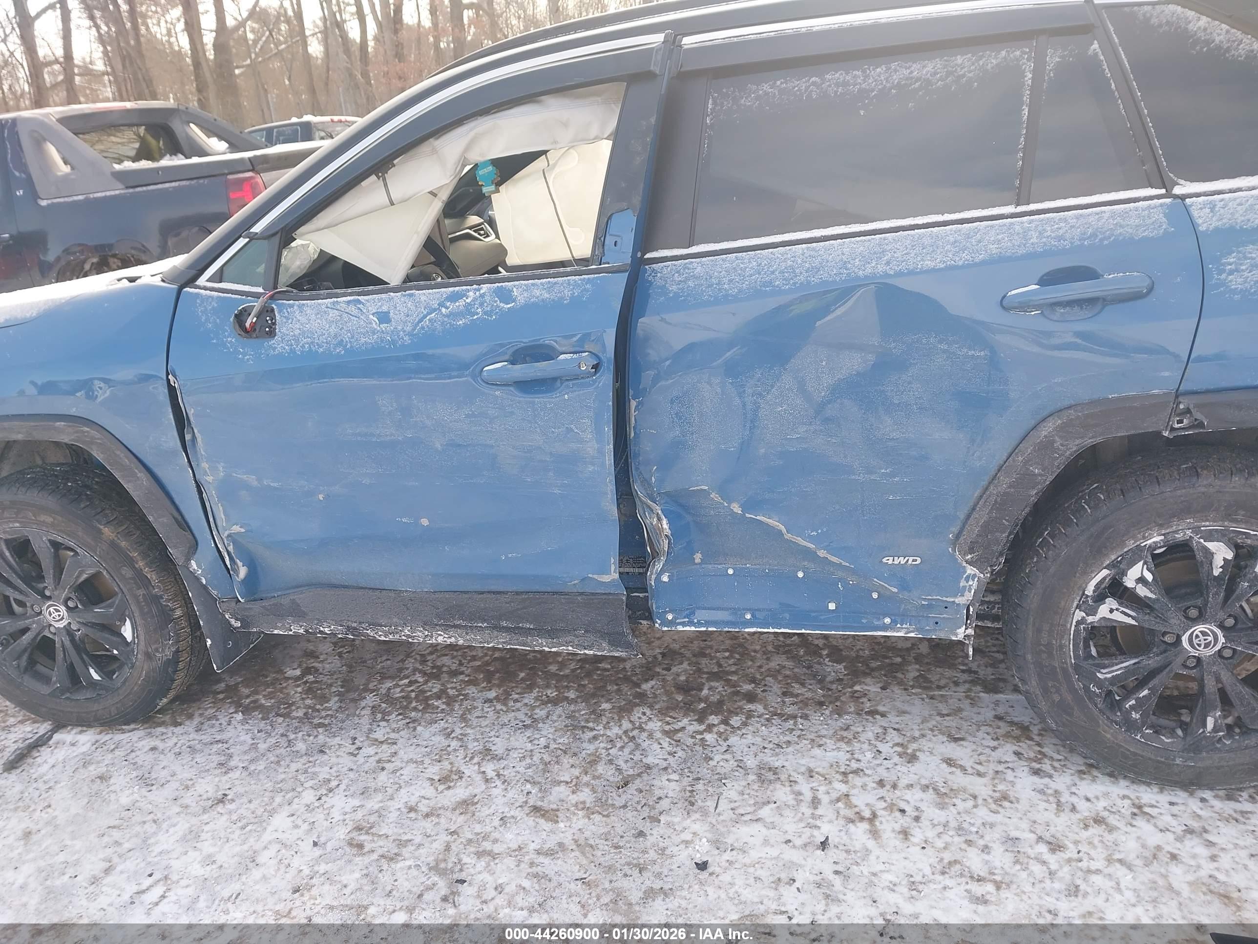 TOYOTA RAV4 image 6
