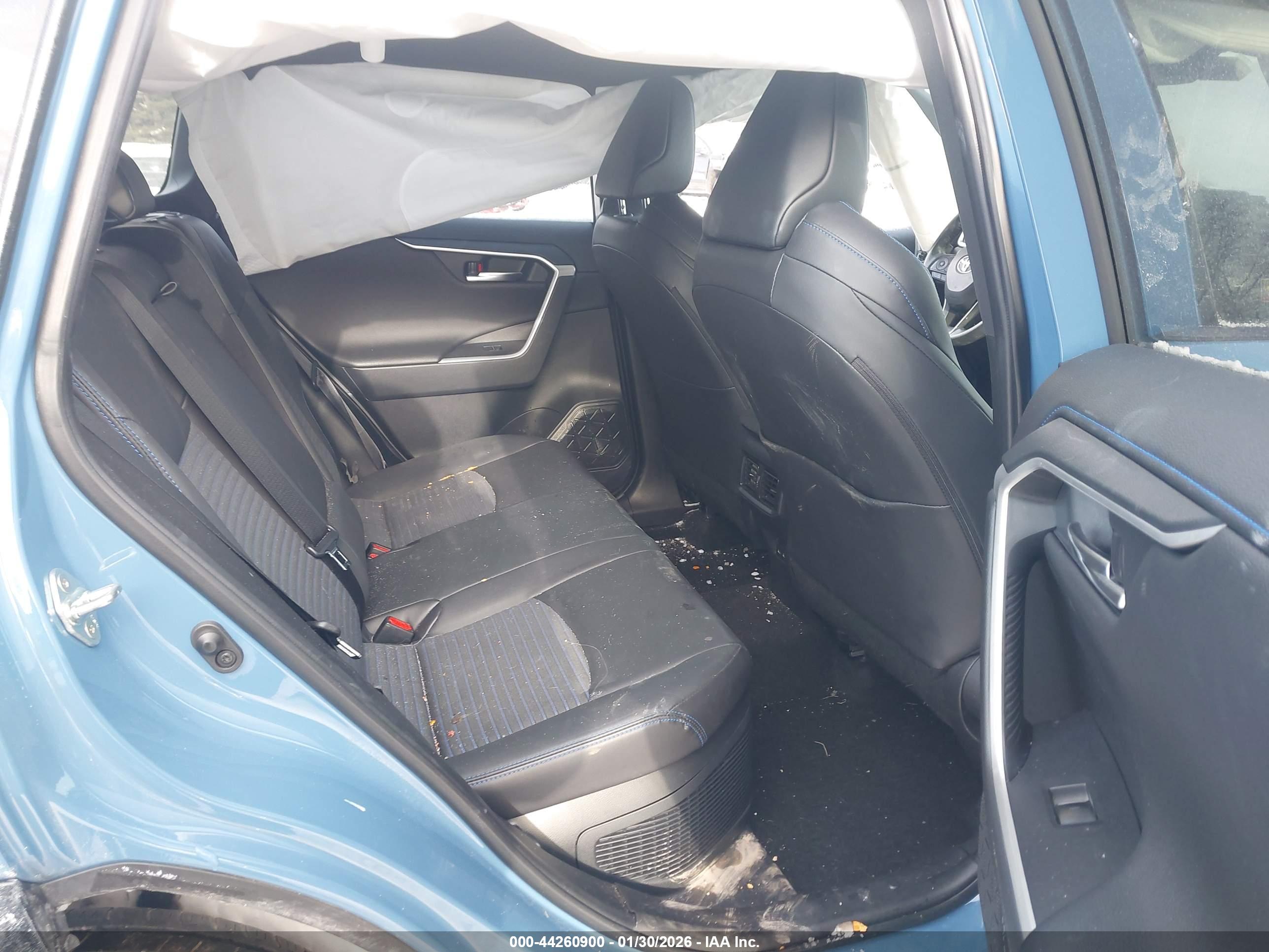 TOYOTA RAV4 image 8