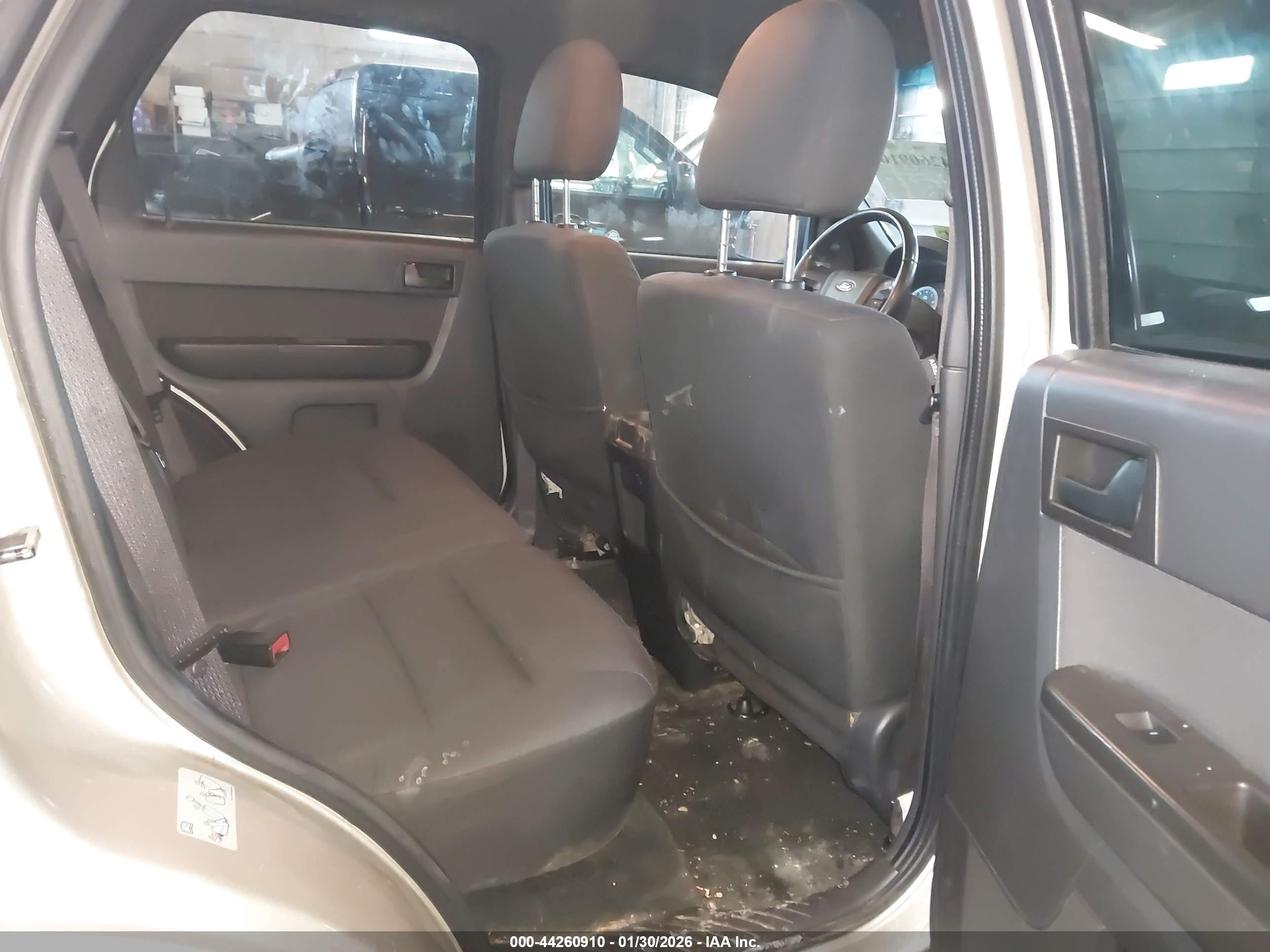 FORD ESCAPE image 8