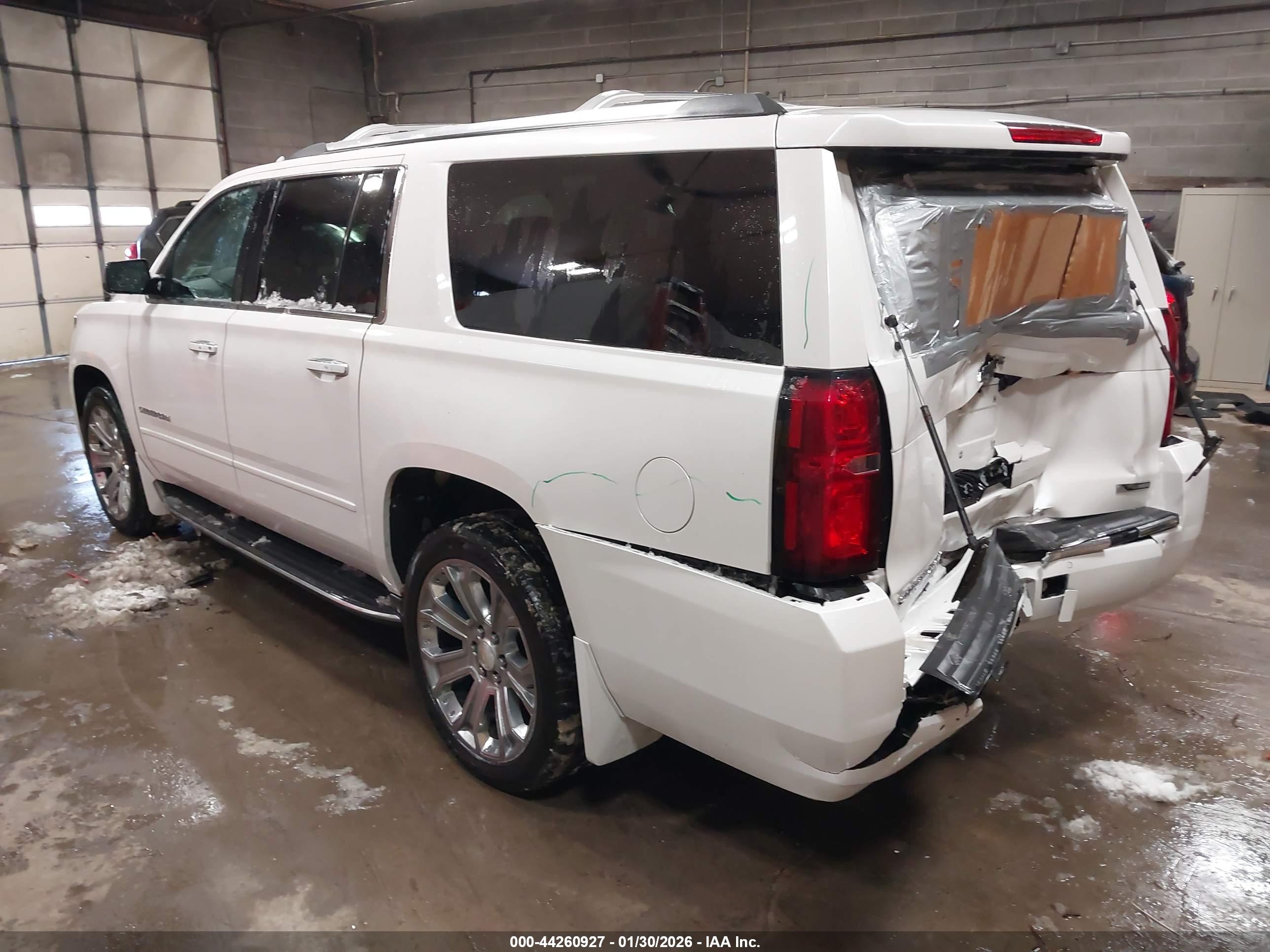 CHEVROLET SUBURBAN image 3
