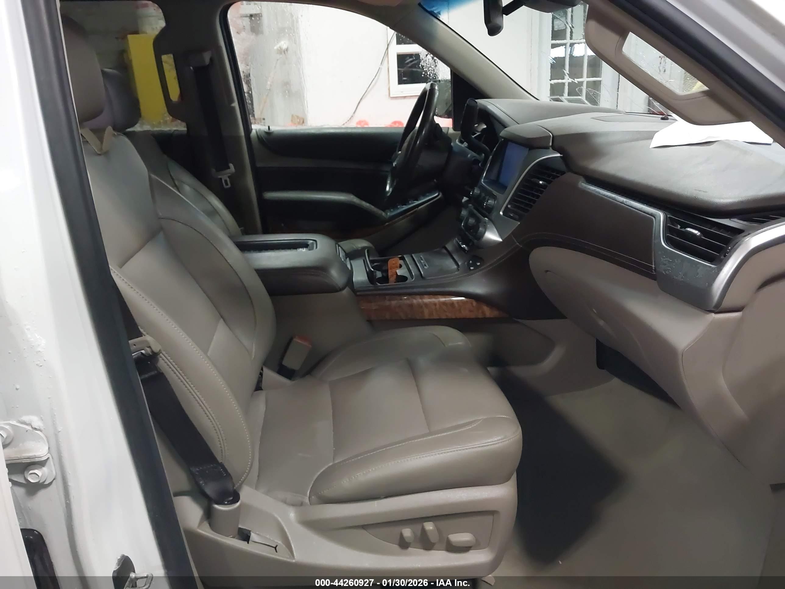 CHEVROLET SUBURBAN image 5