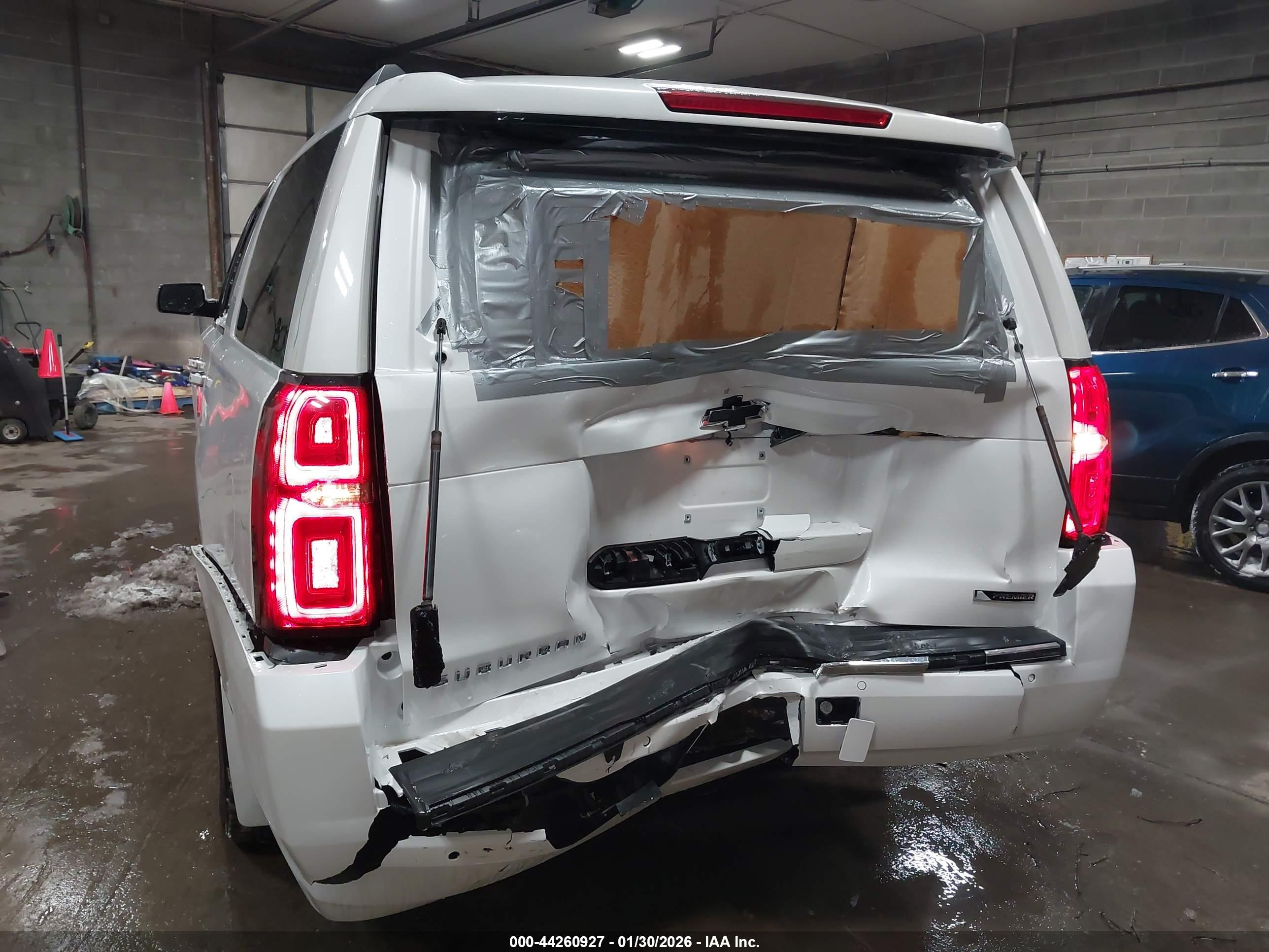 CHEVROLET SUBURBAN image 6