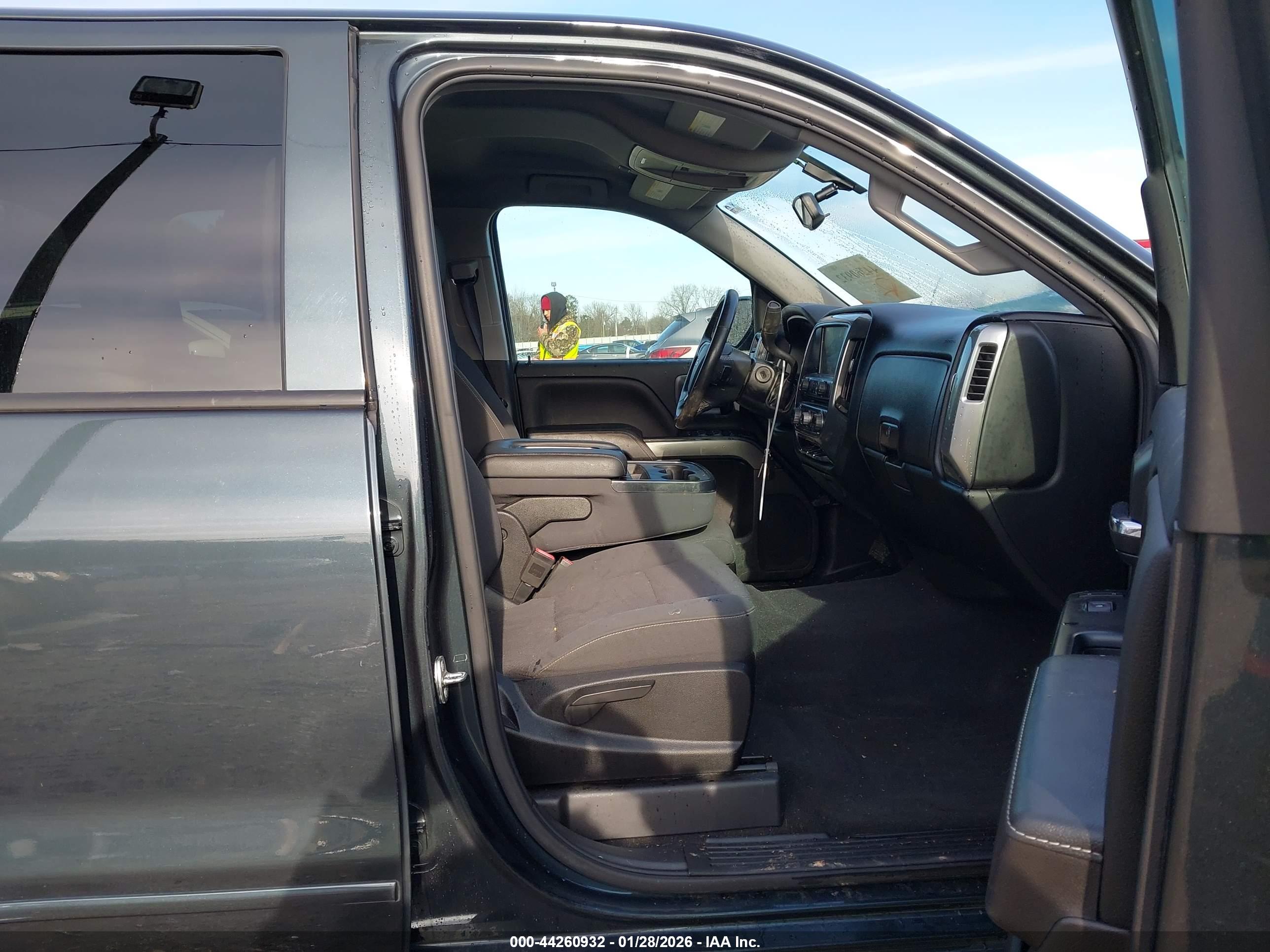 CHEVROLET SILVERADO image 5