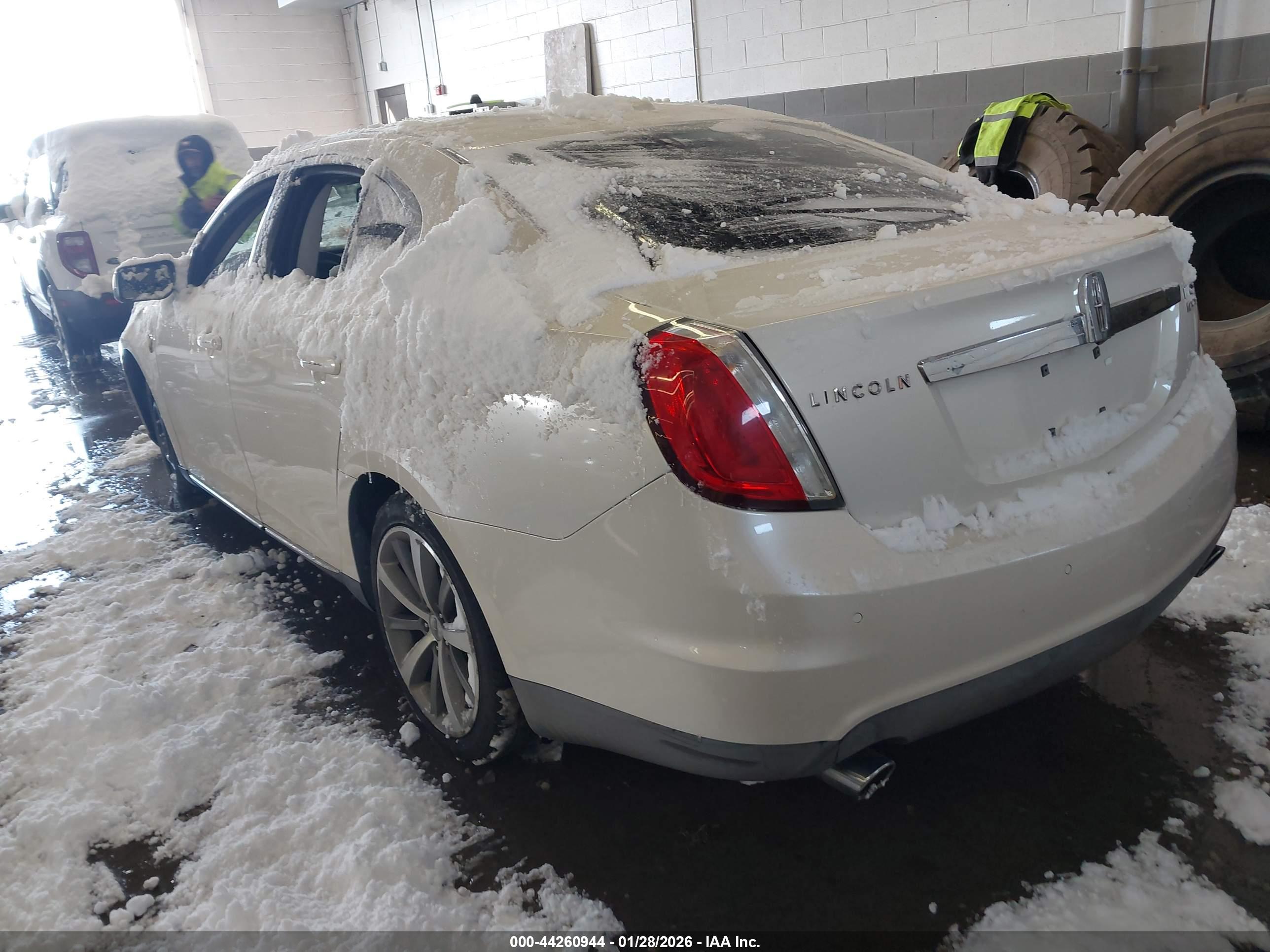 LINCOLN MKS image 3