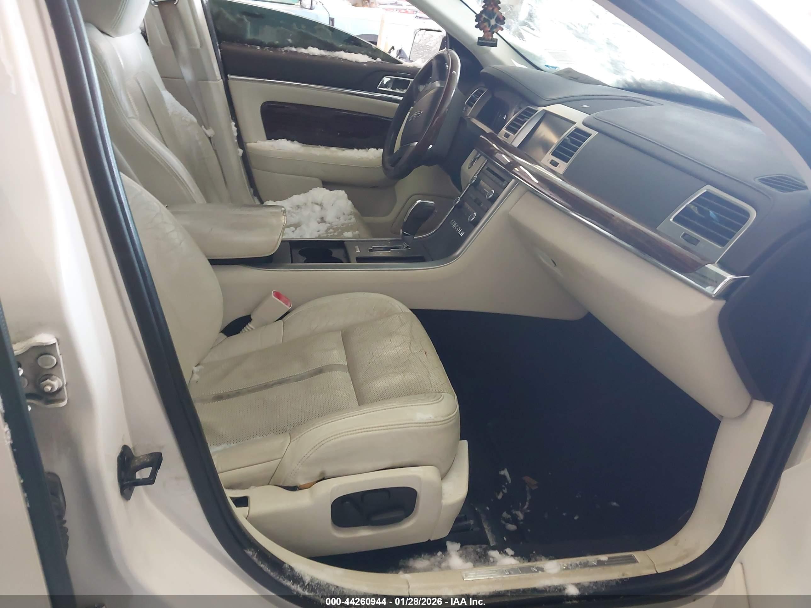 LINCOLN MKS image 5