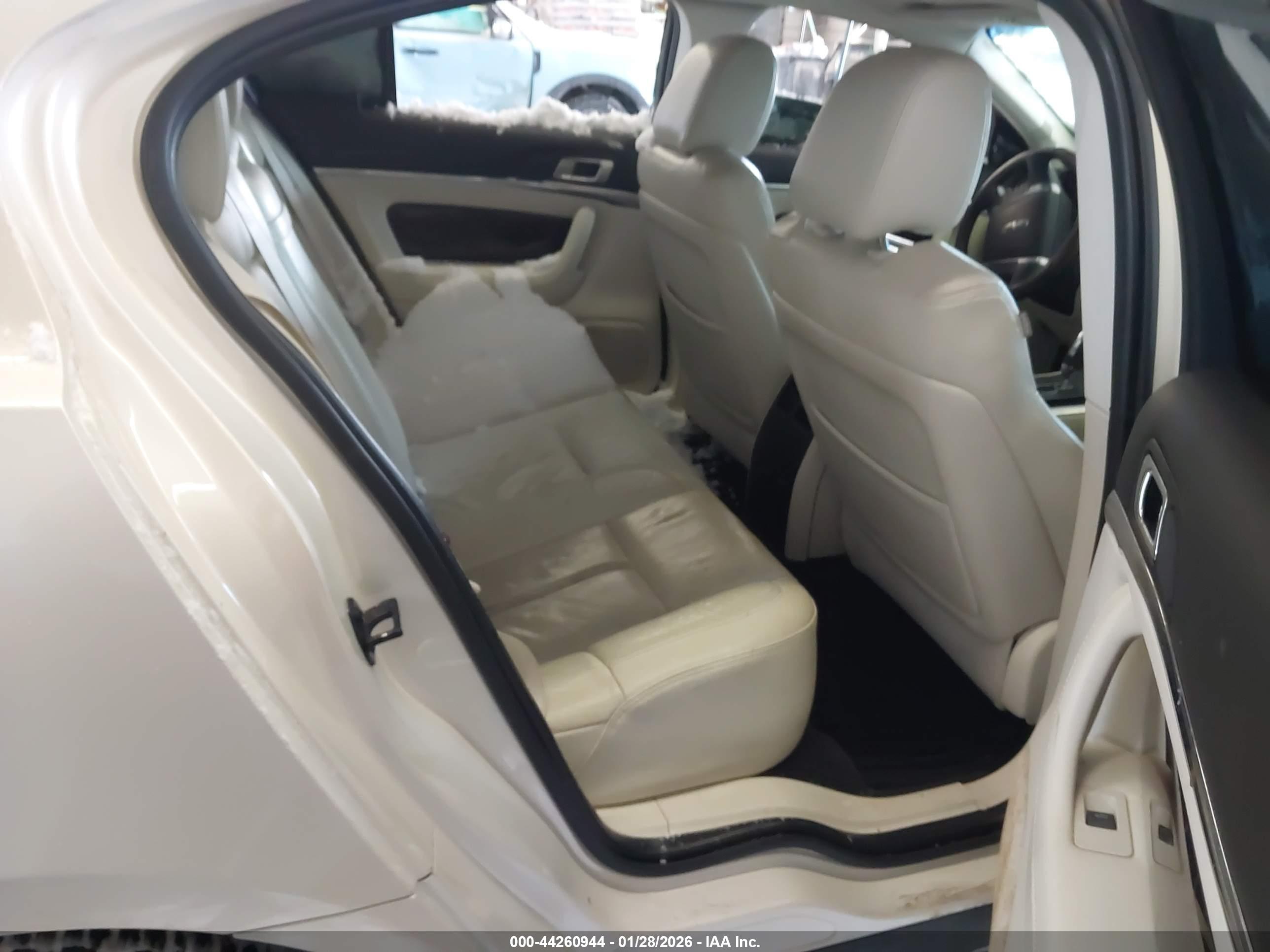 LINCOLN MKS image 8