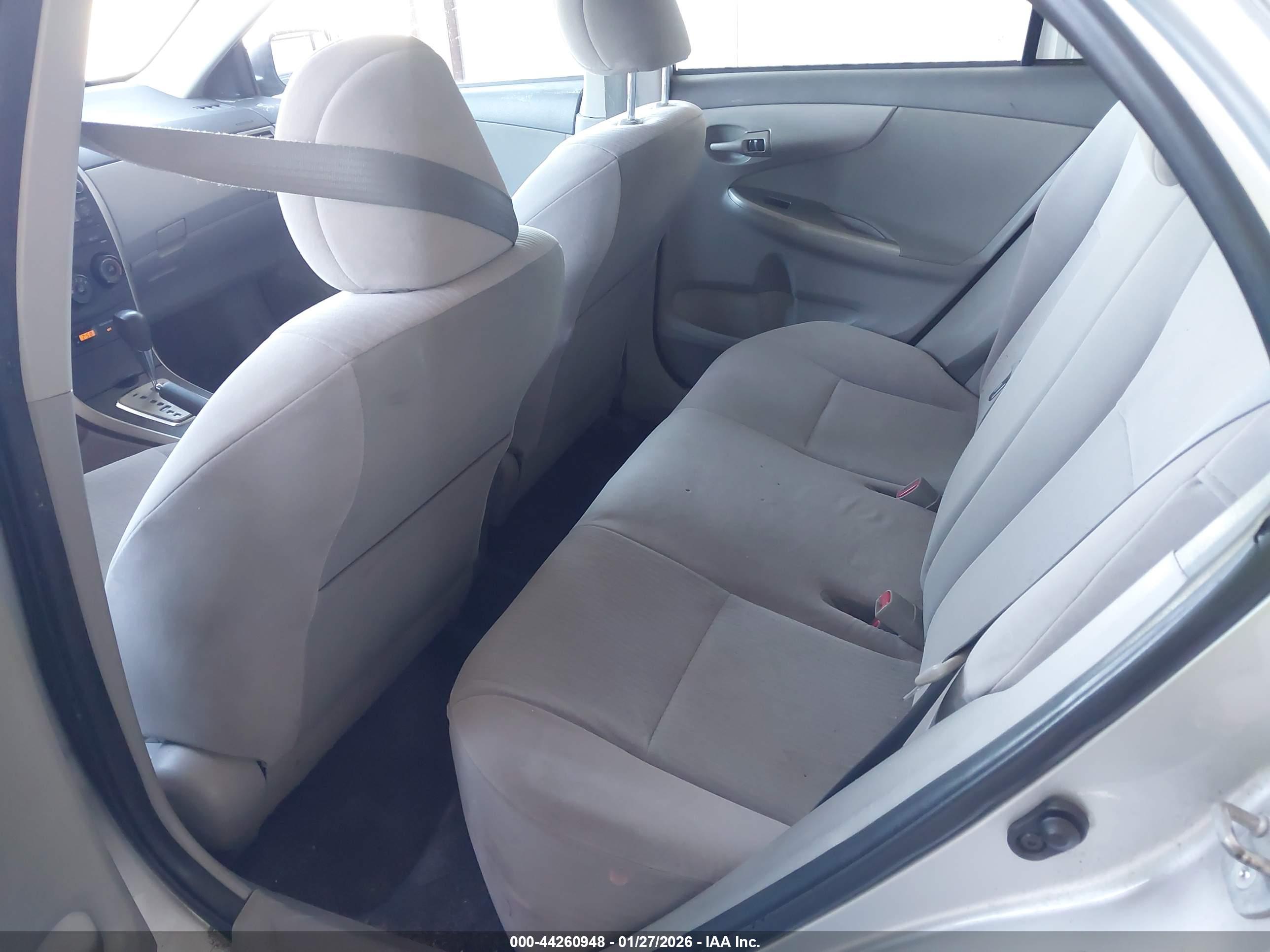 TOYOTA COROLLA image 8