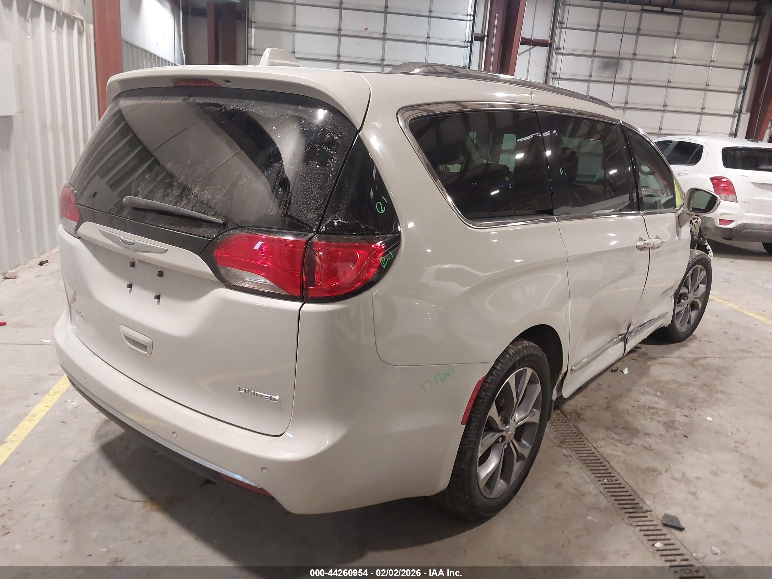 CHRYSLER PACIFICA image 4