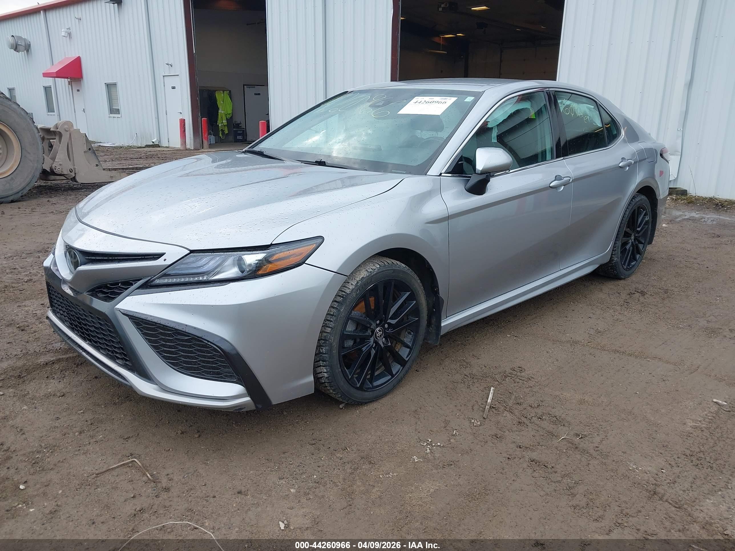 TOYOTA CAMRY image 2