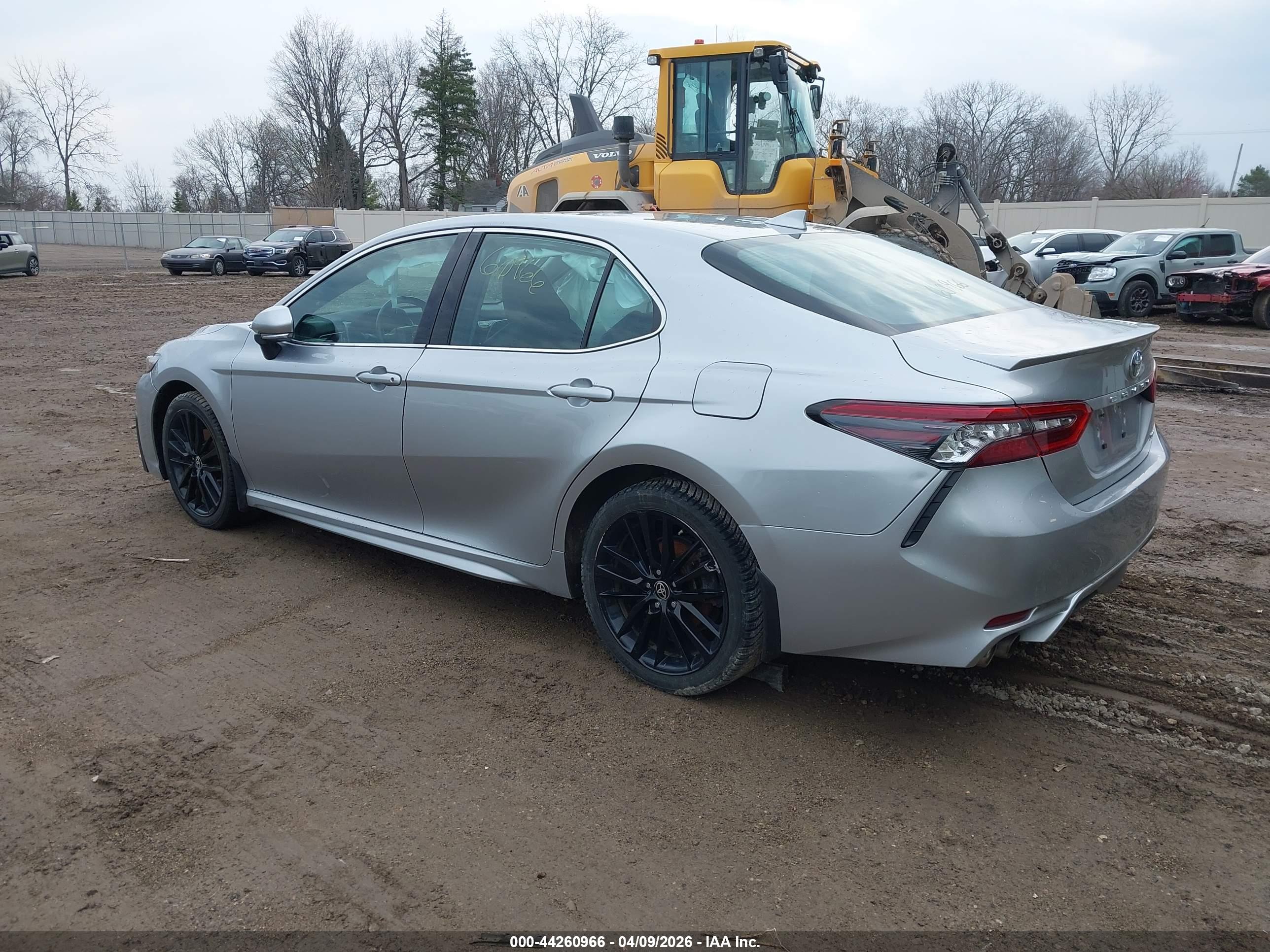TOYOTA CAMRY image 3