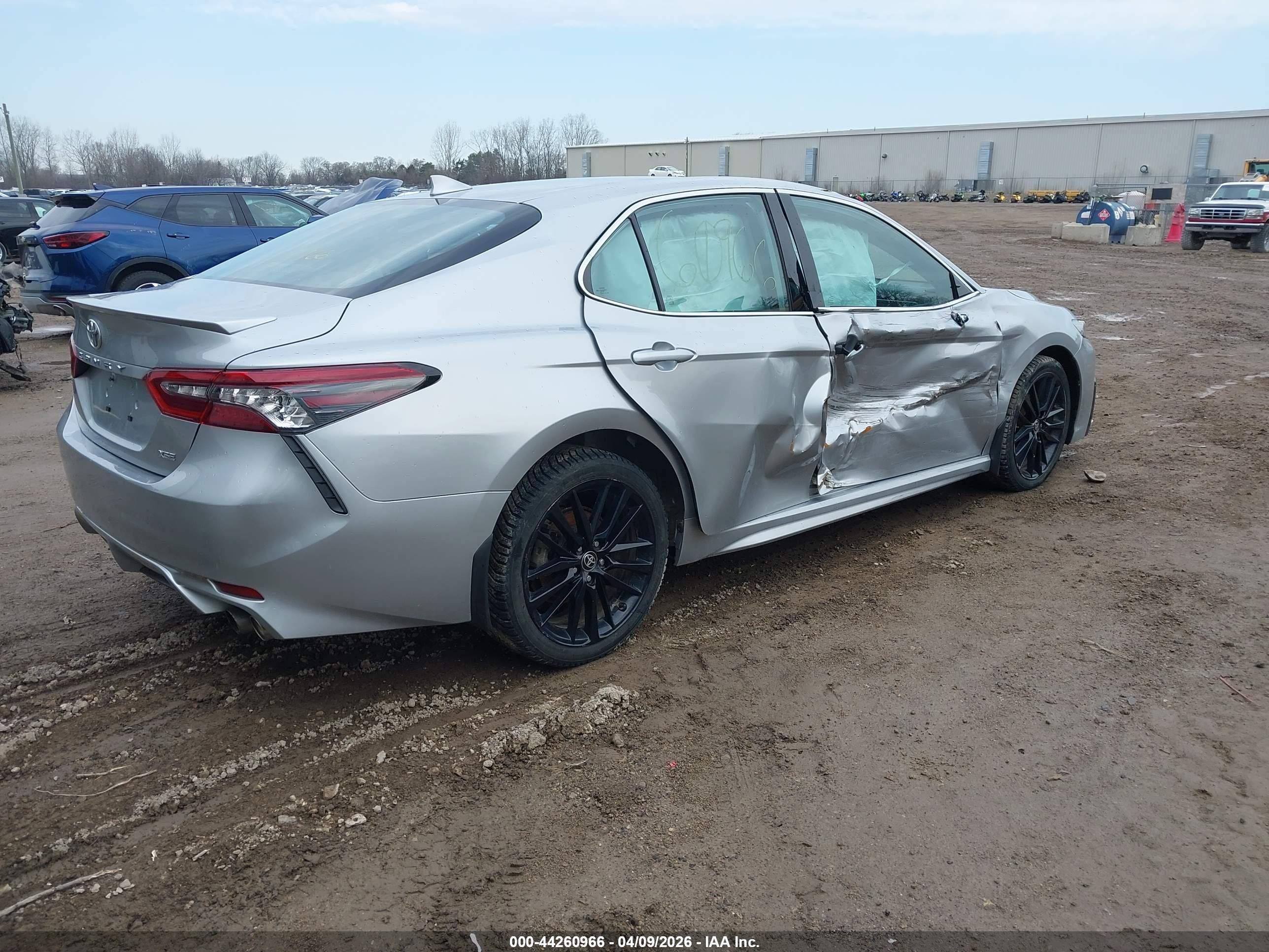 TOYOTA CAMRY image 4