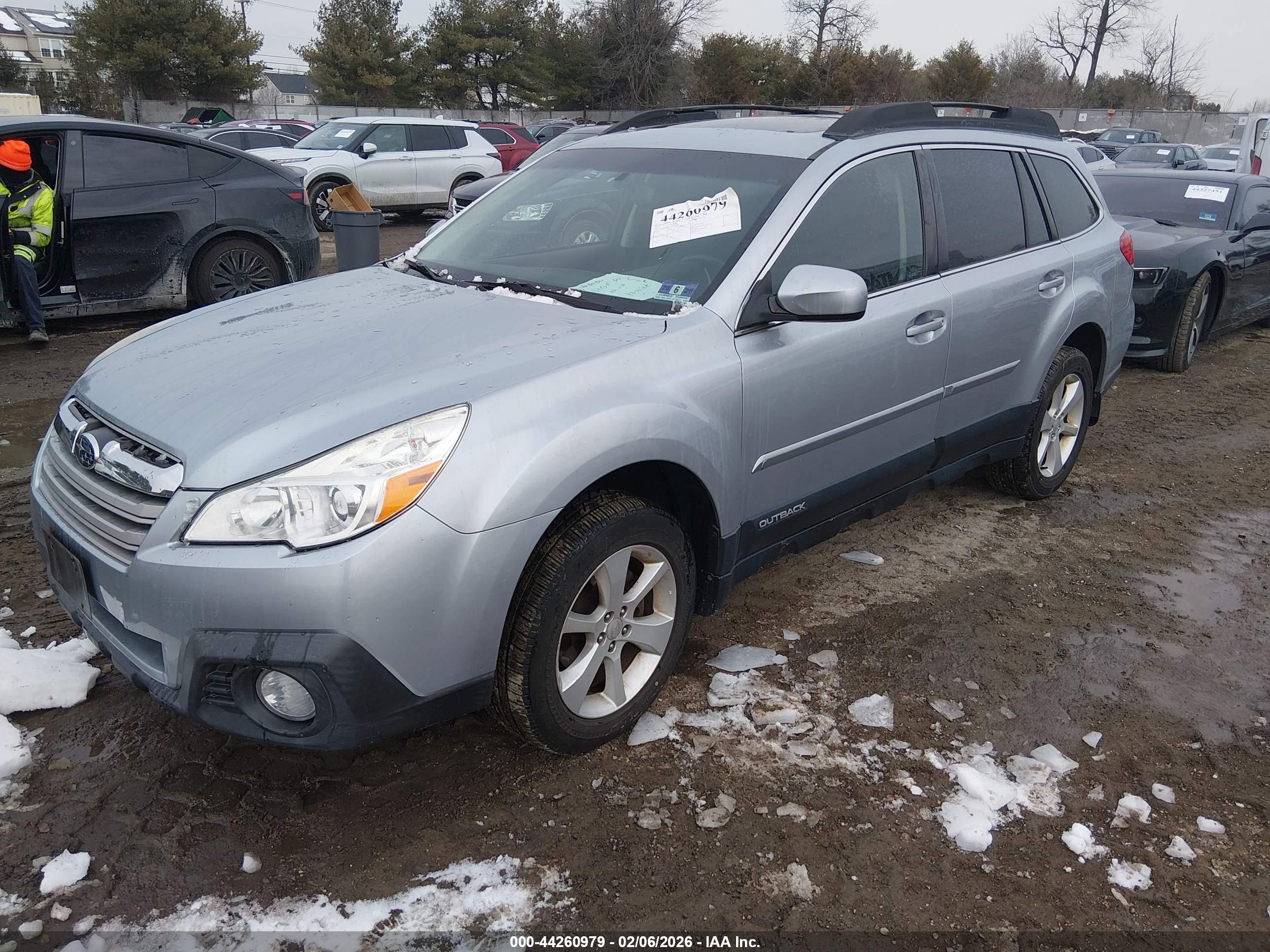 SUBARU OUTBACK image 2