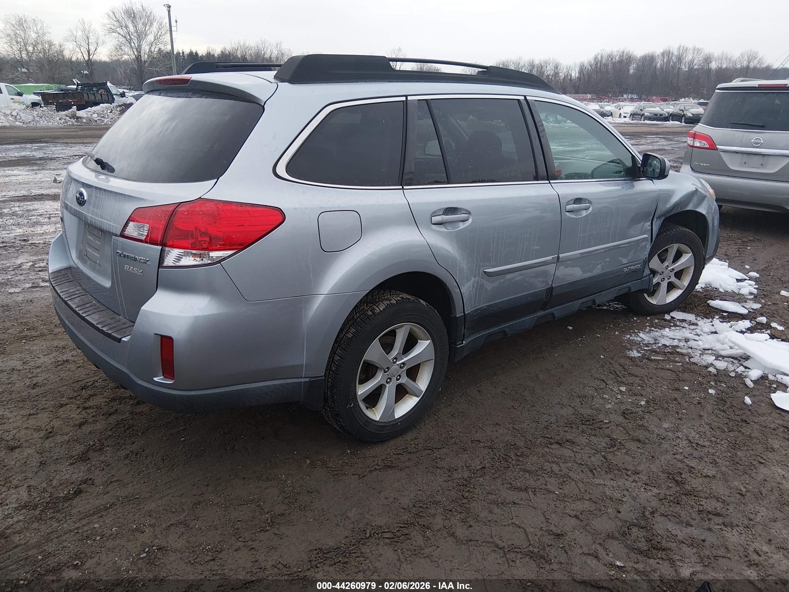 SUBARU OUTBACK image 4