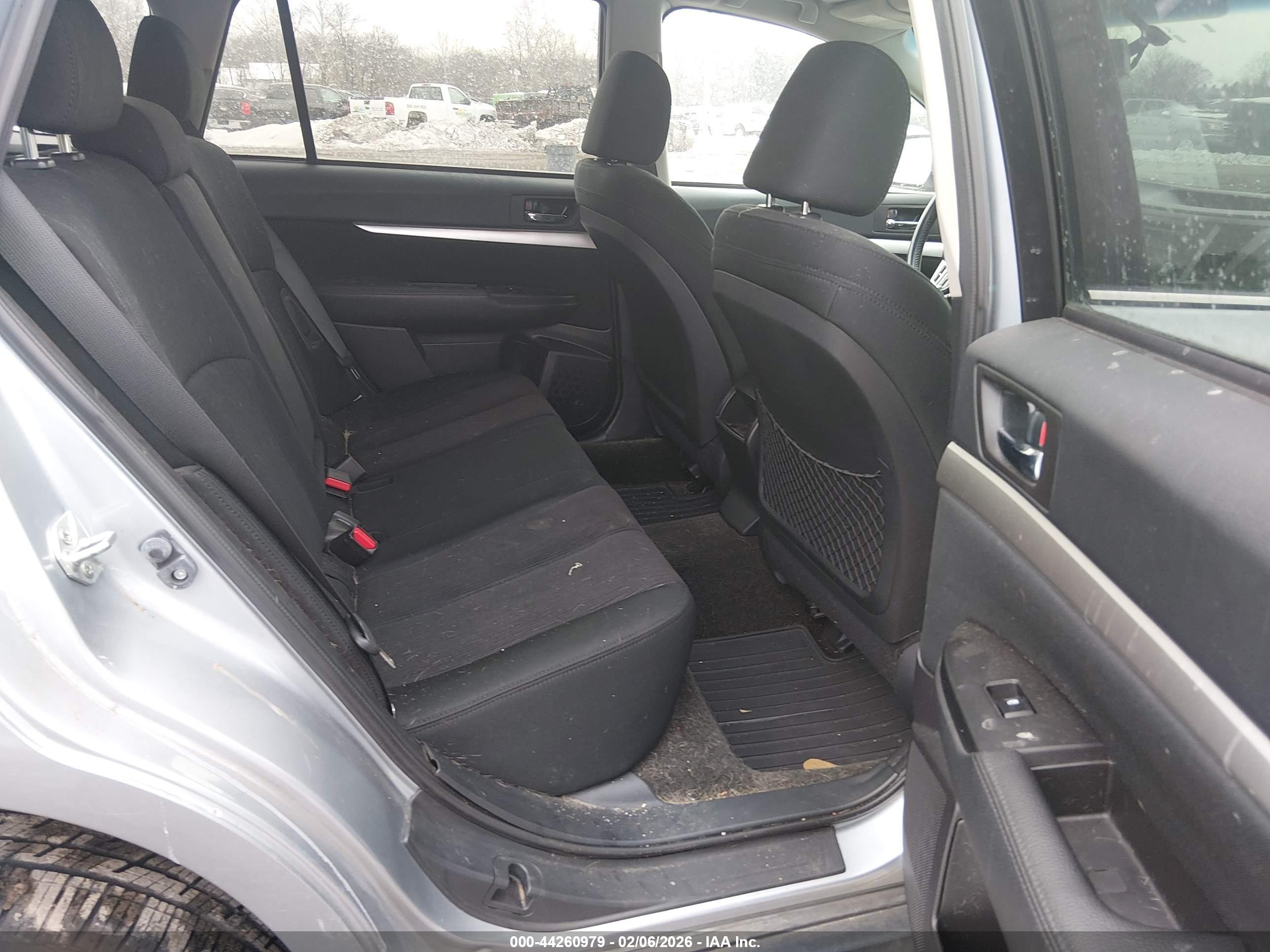 SUBARU OUTBACK image 8