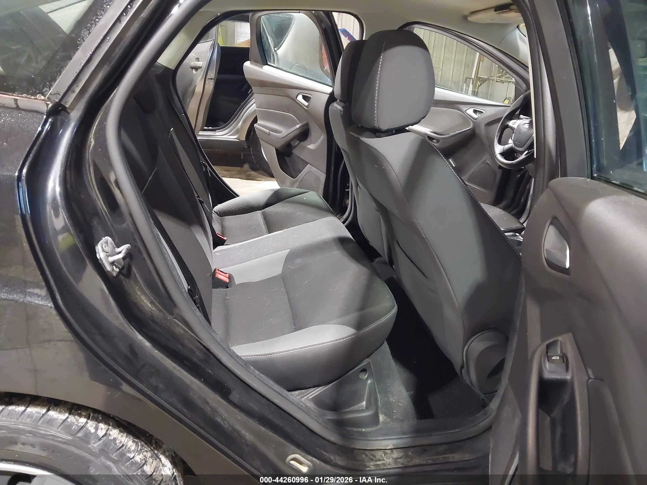 FORD FOCUS image 8