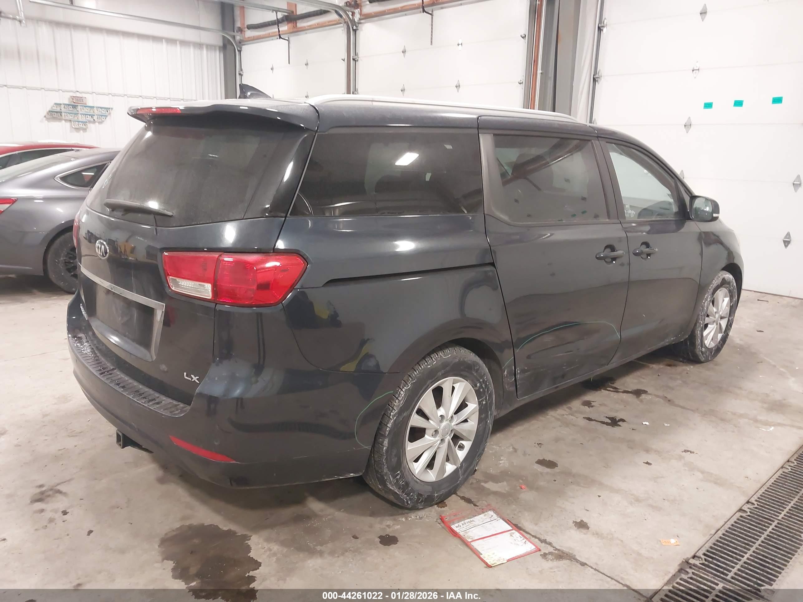 KIA SEDONA image 4