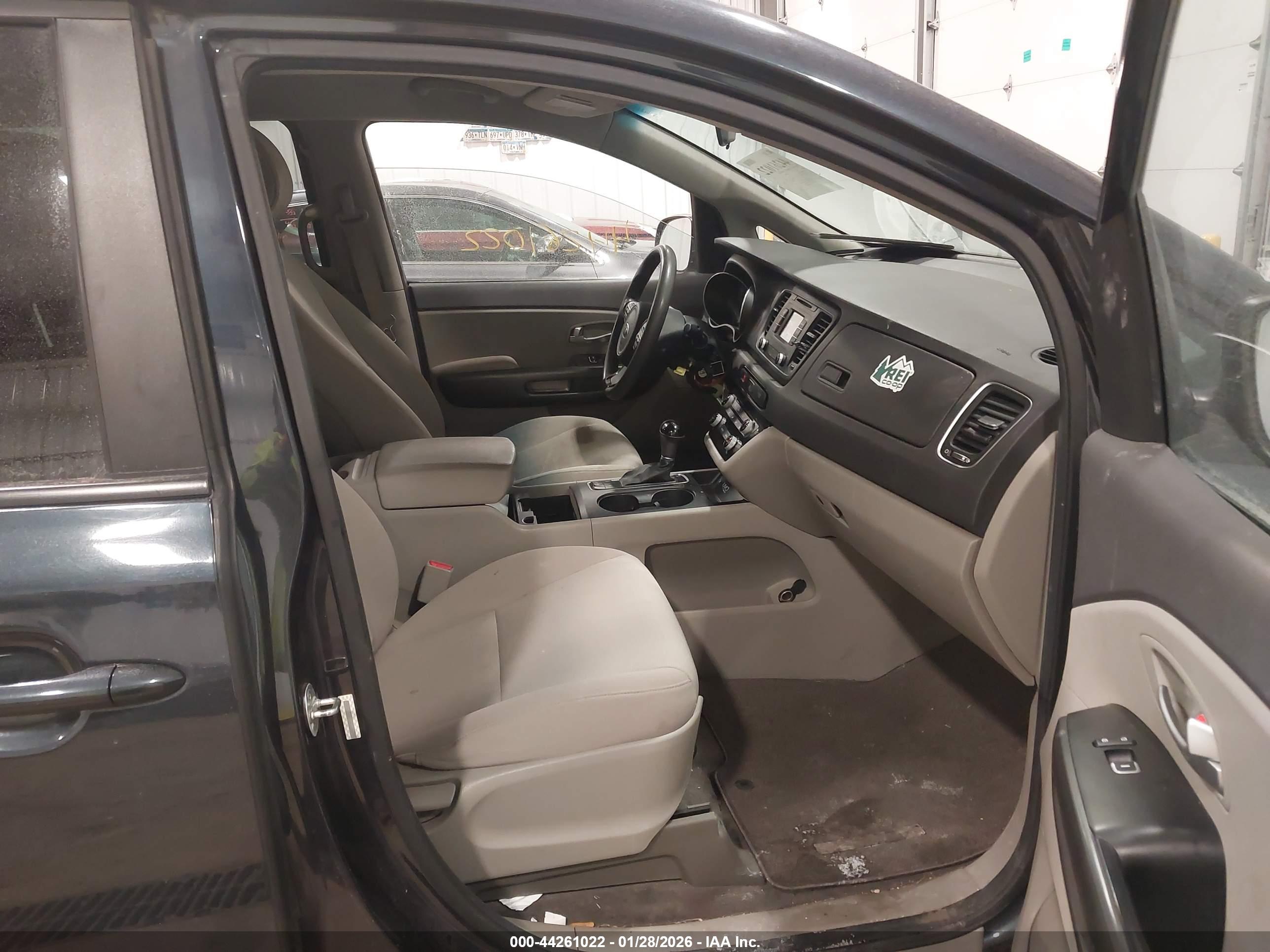 KIA SEDONA image 5
