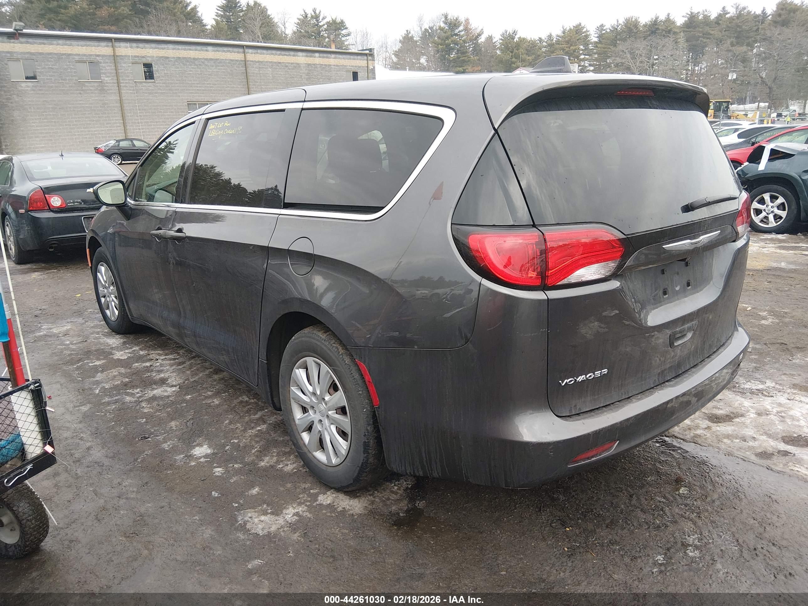 CHRYSLER VOYAGER image 3