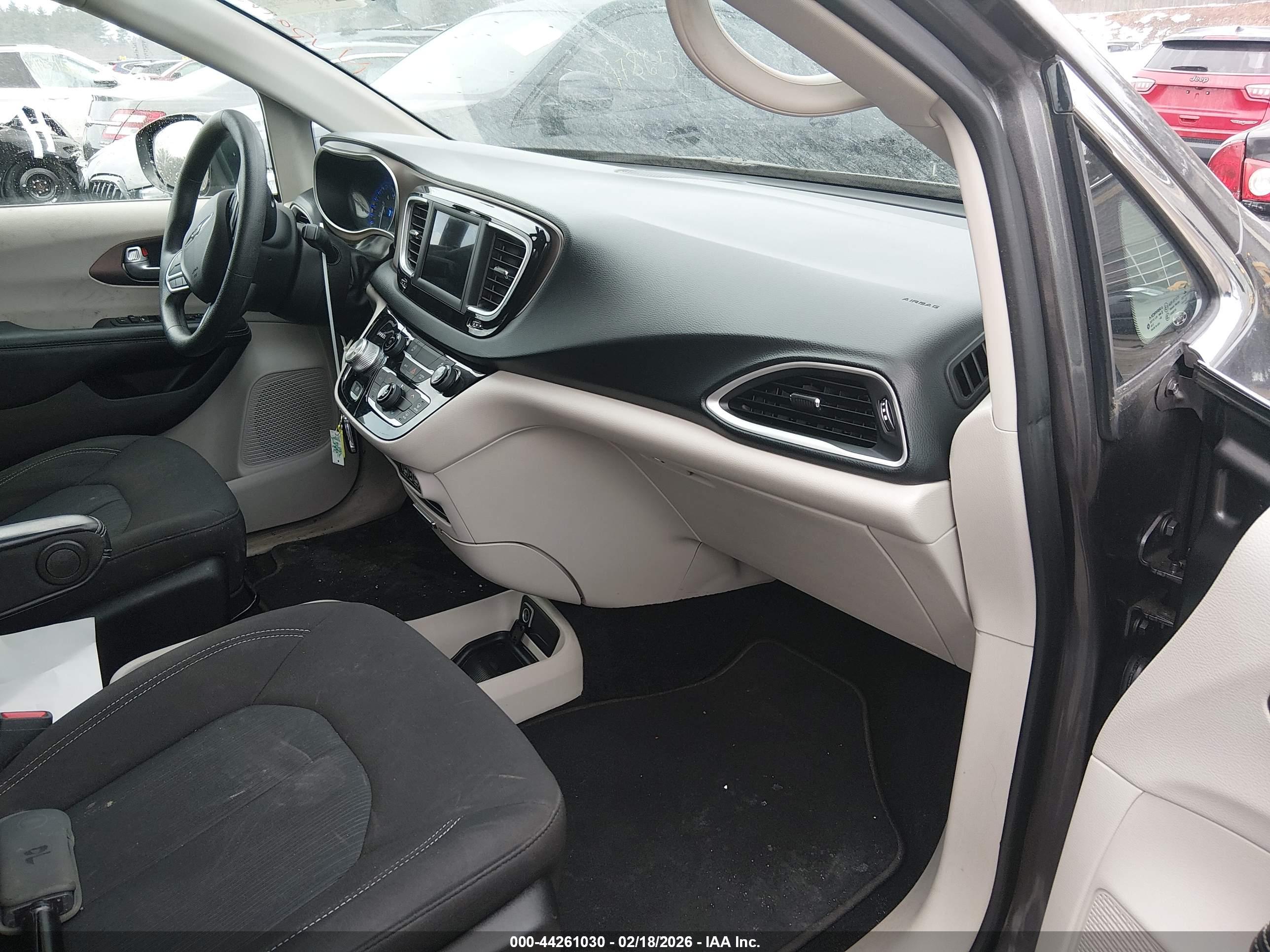CHRYSLER VOYAGER image 5