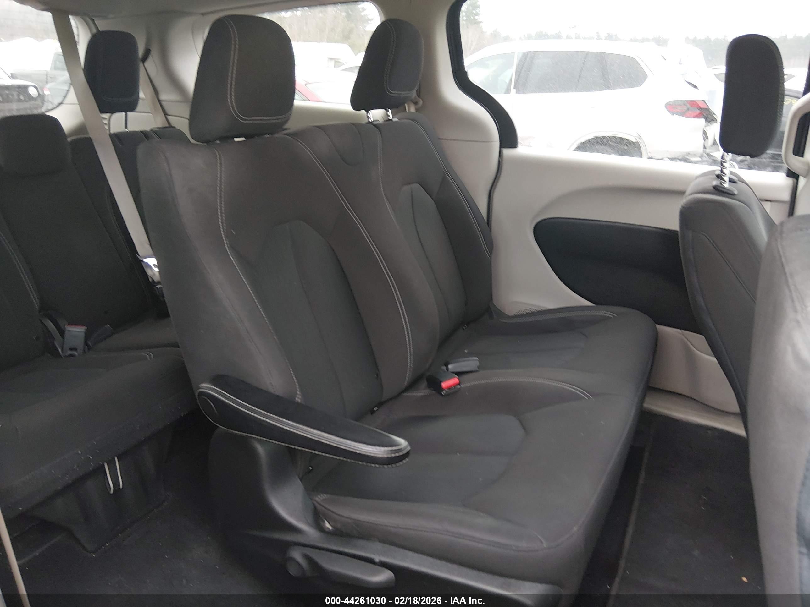 CHRYSLER VOYAGER image 8