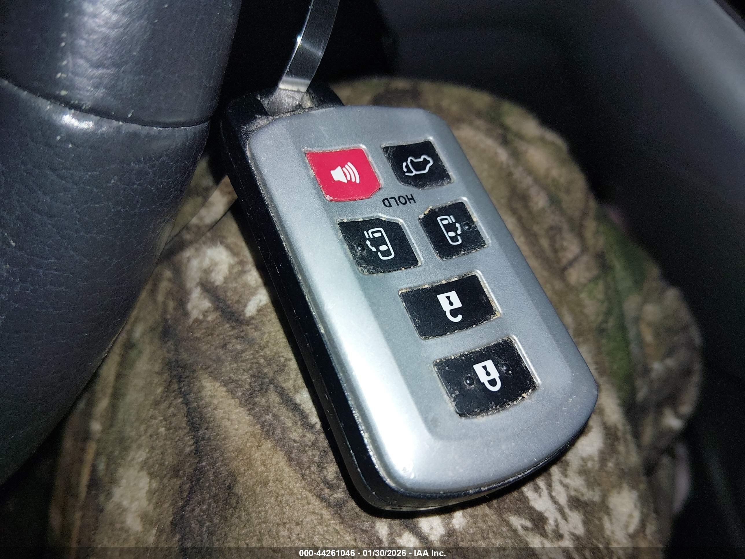 TOYOTA SIENNA image 11