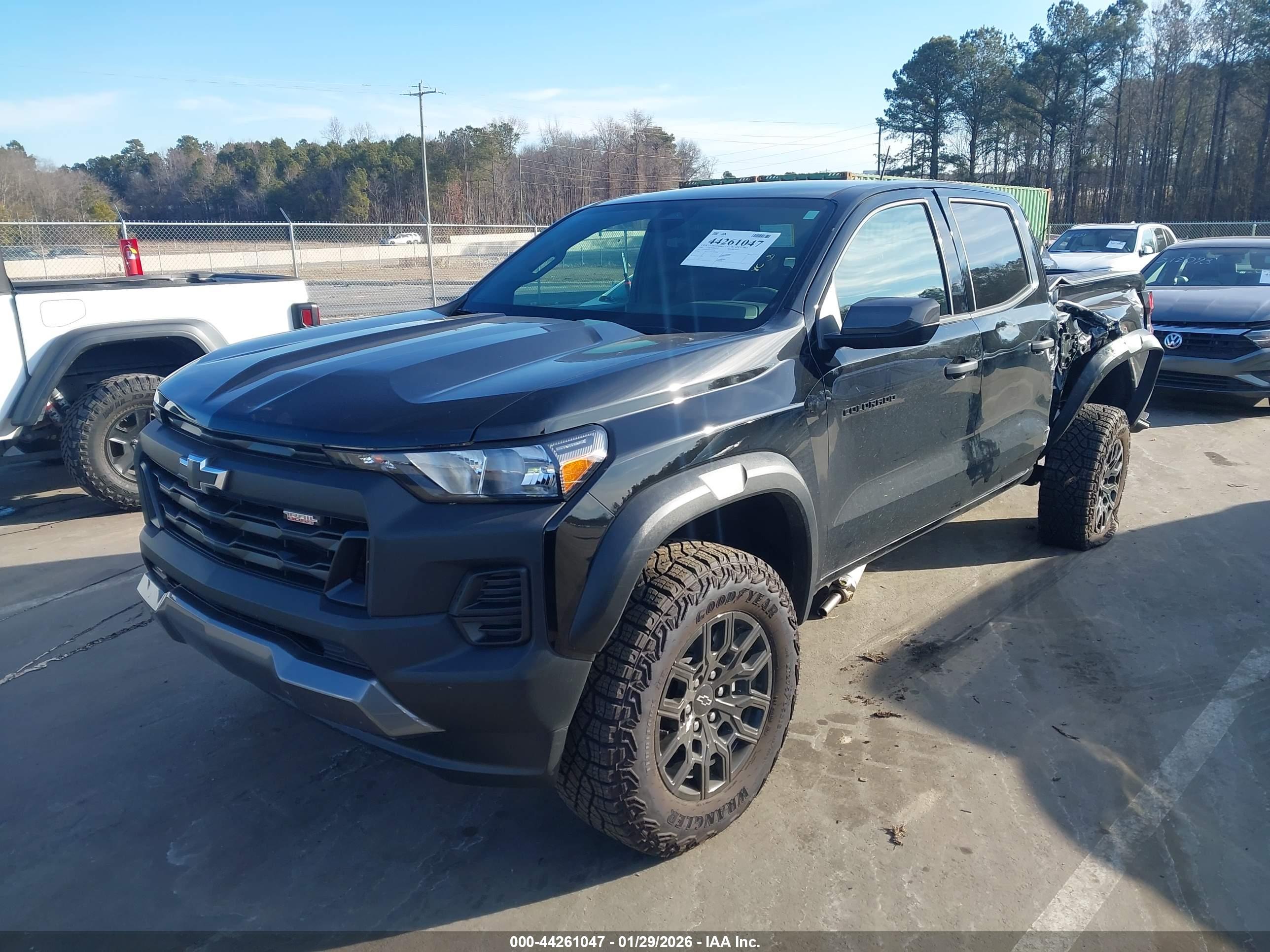 CHEVROLET COLORADO image 2