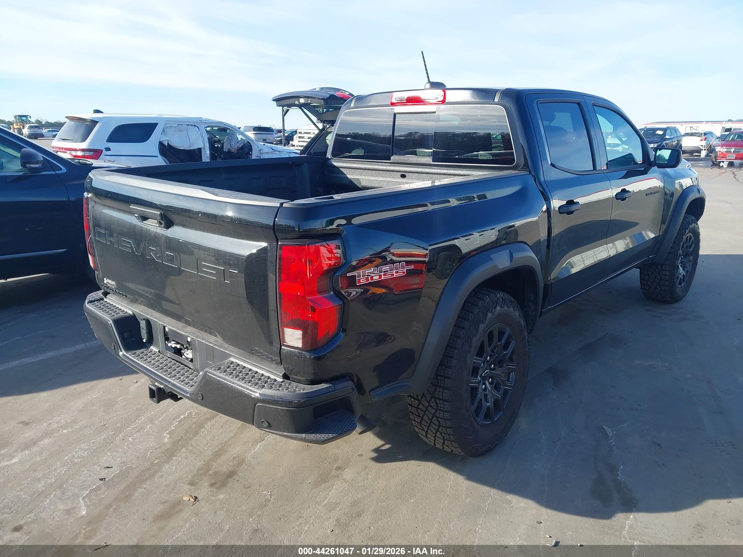 CHEVROLET COLORADO image 4
