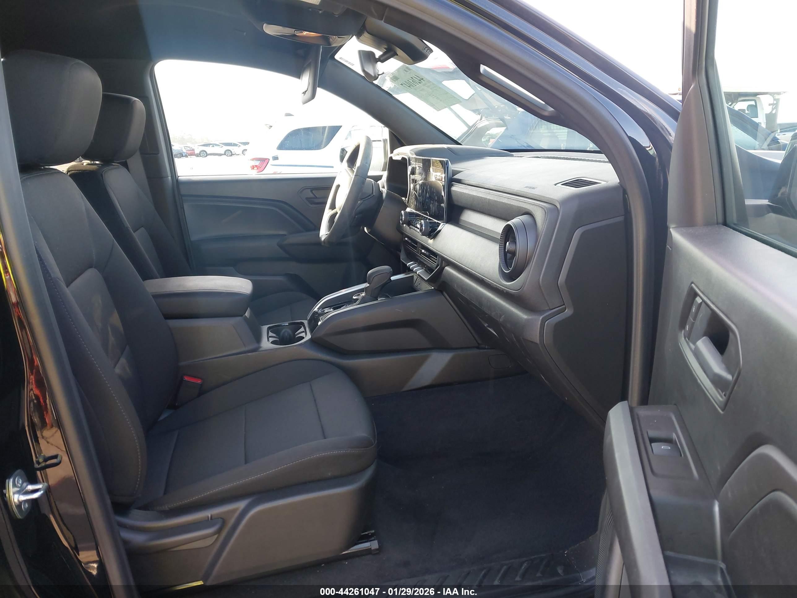 CHEVROLET COLORADO image 5