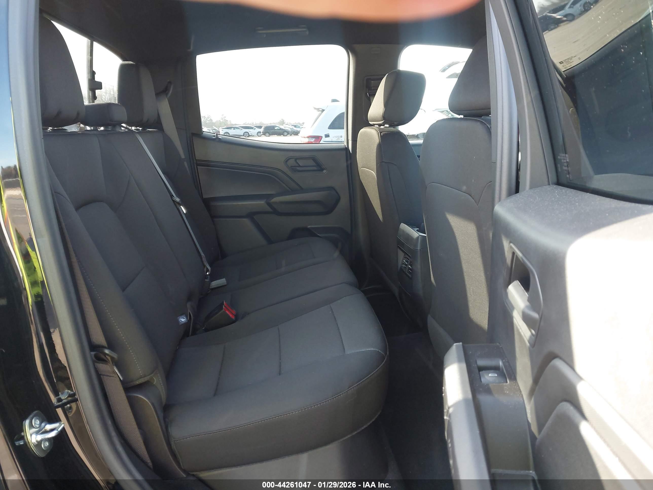 CHEVROLET COLORADO image 8