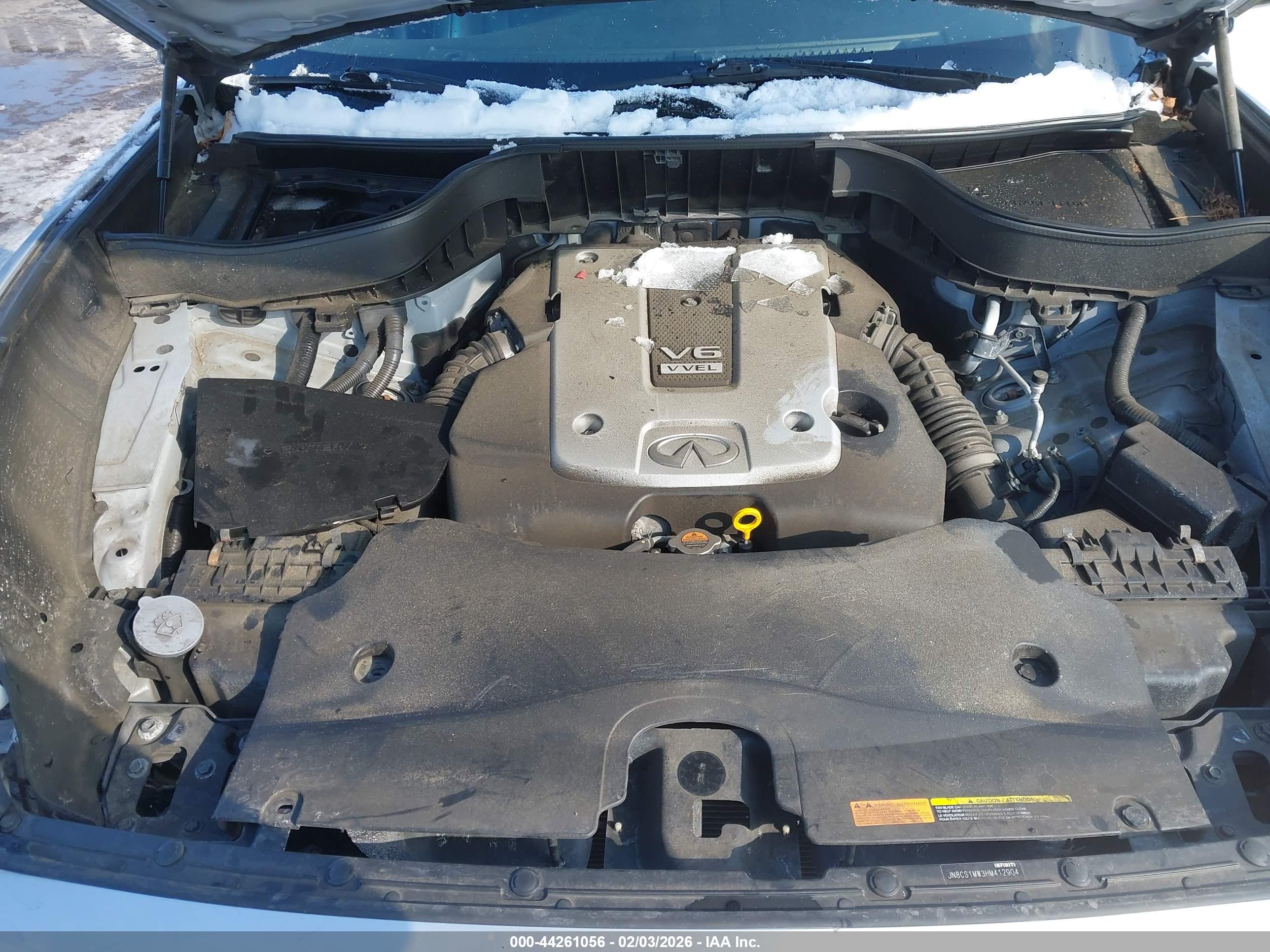 INFINITI QX70 image 10