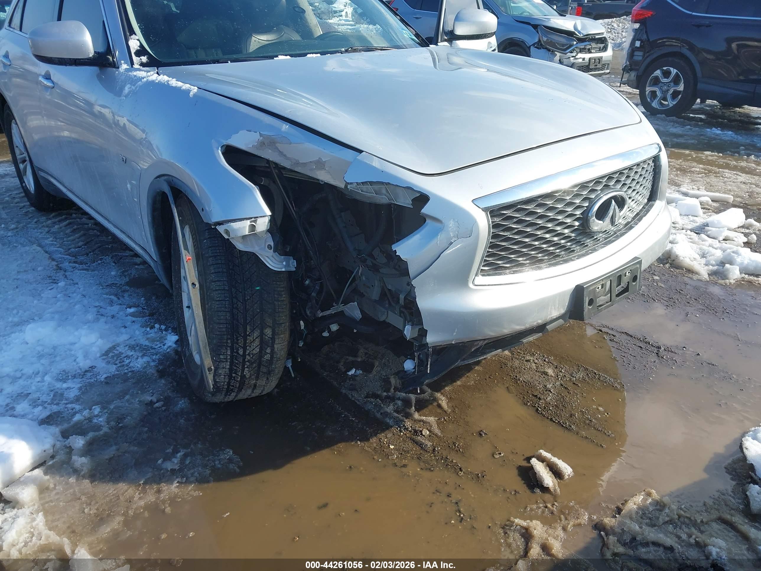 INFINITI QX70 image 6