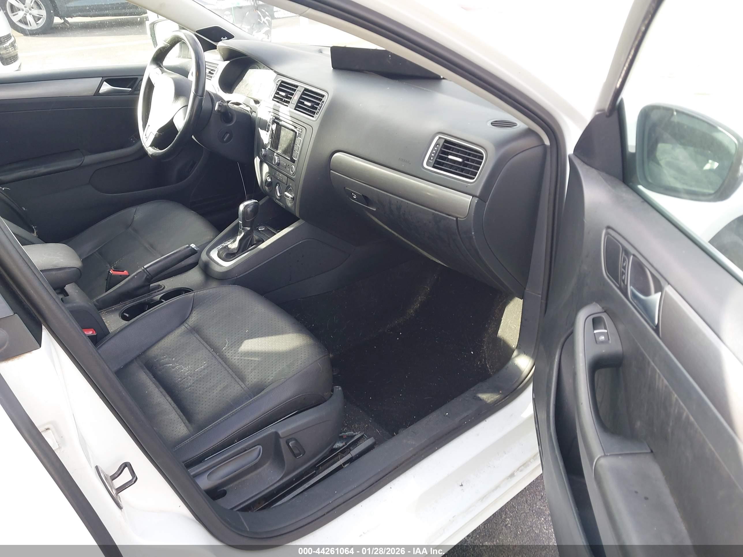 VOLKSWAGEN JETTA image 5