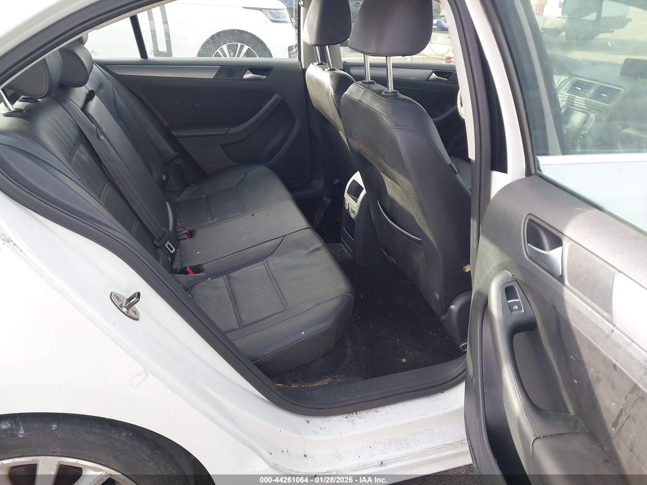 VOLKSWAGEN JETTA image 8