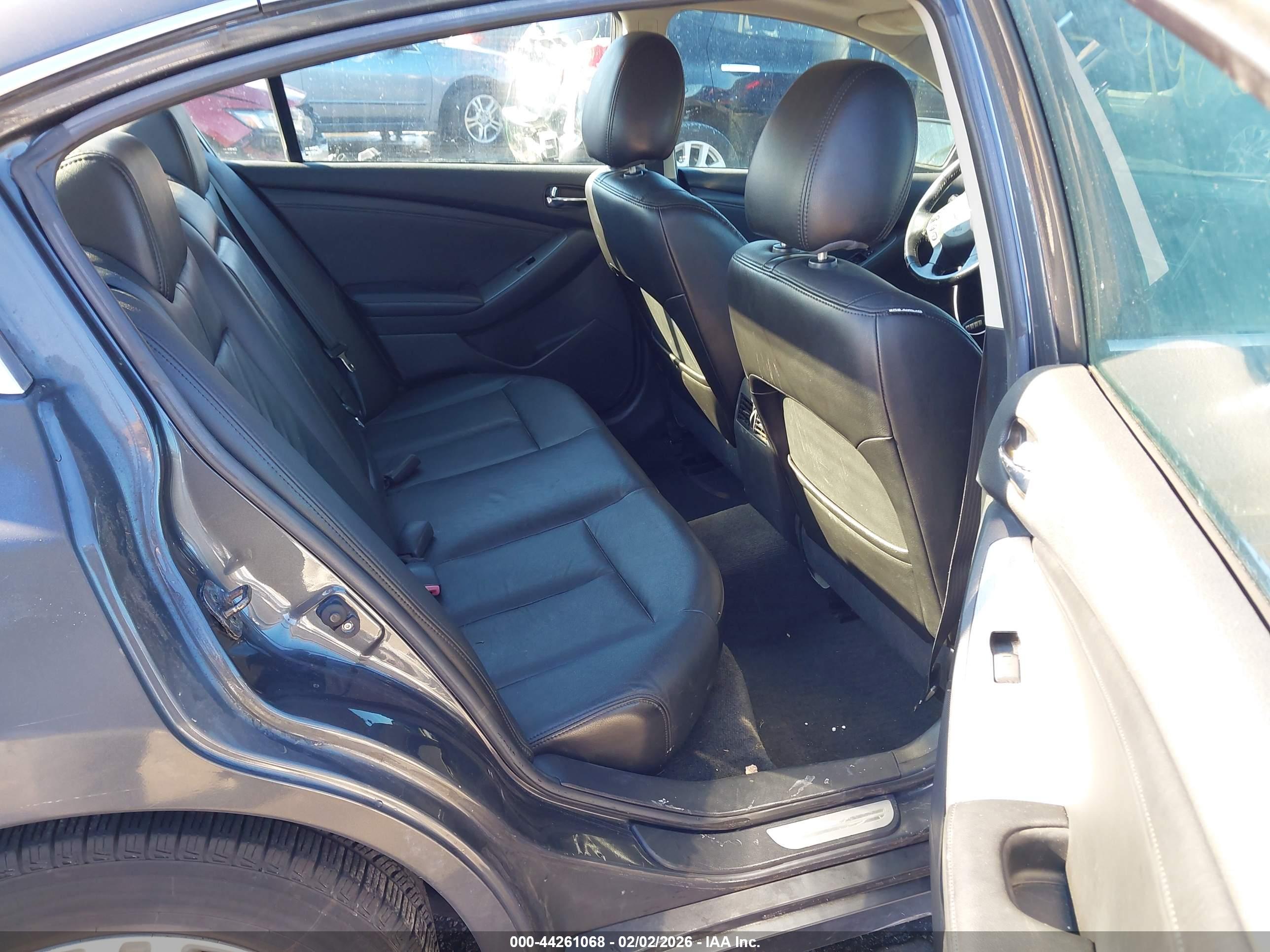 NISSAN ALTIMA image 8