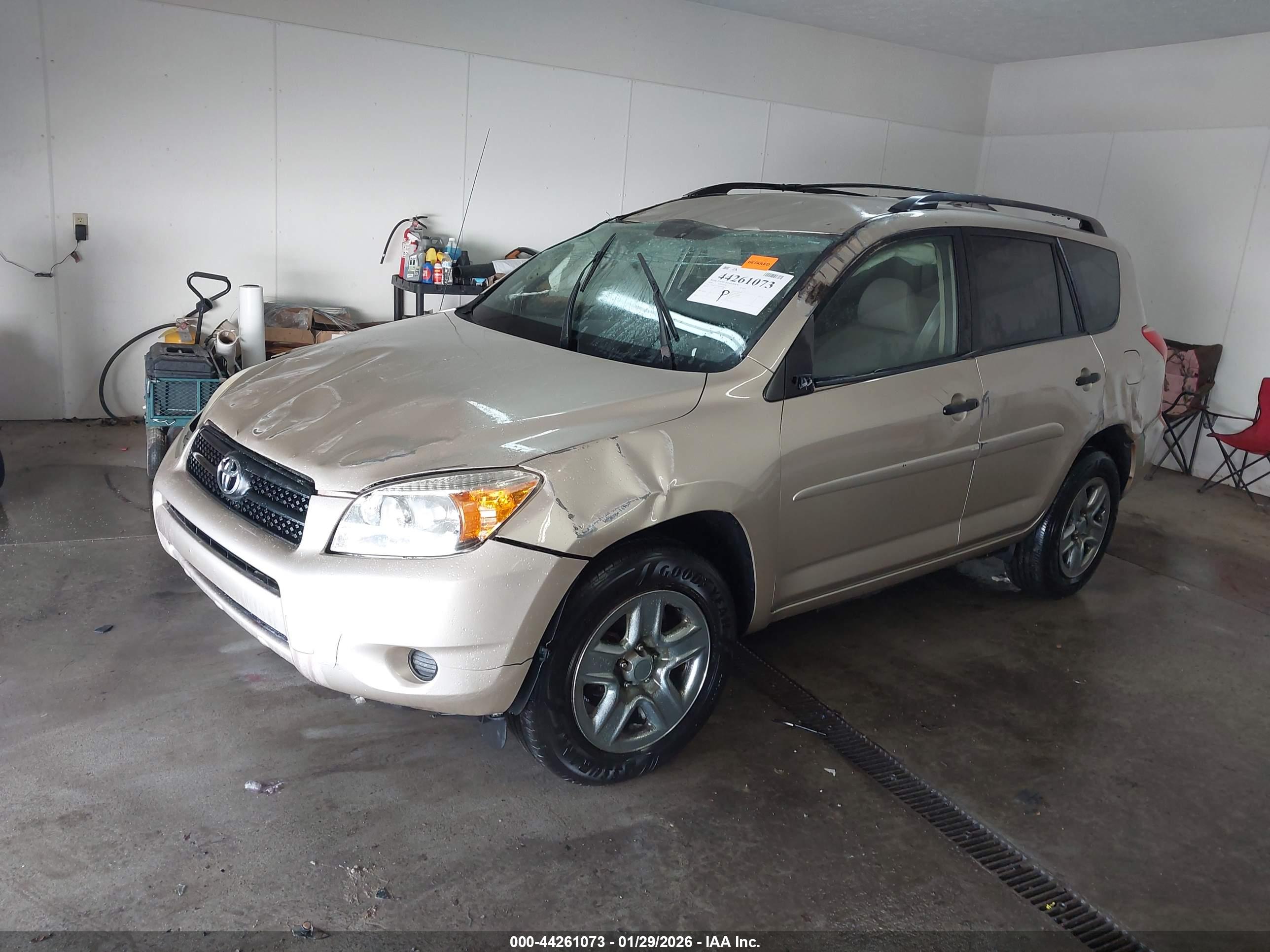 TOYOTA RAV4 image 2