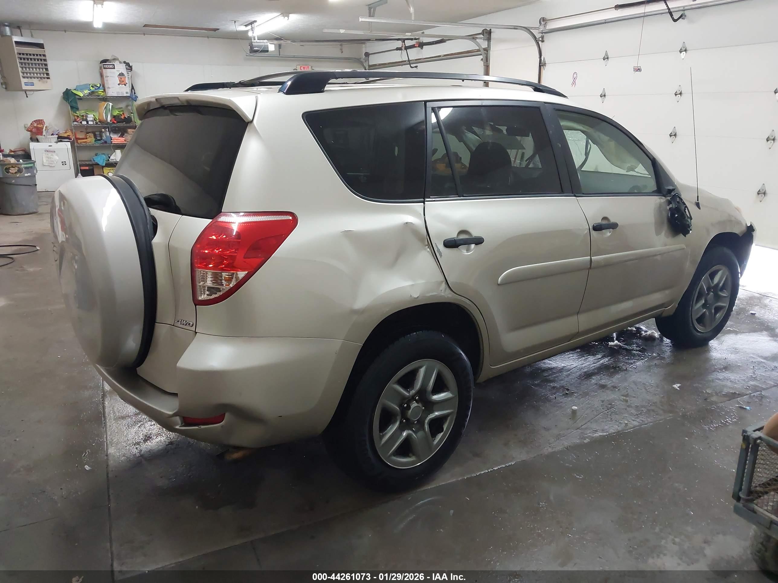 TOYOTA RAV4 image 4