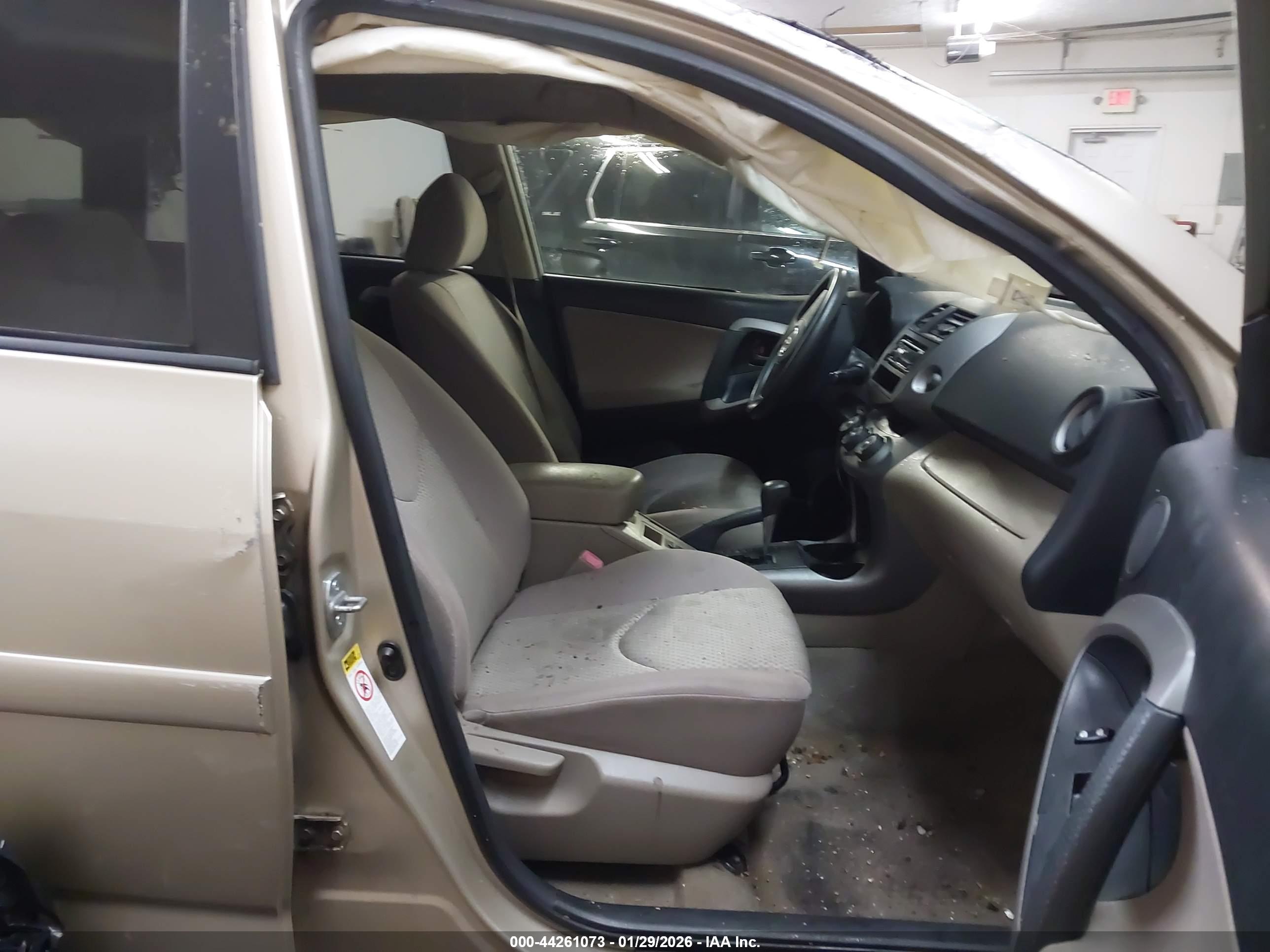 TOYOTA RAV4 image 5