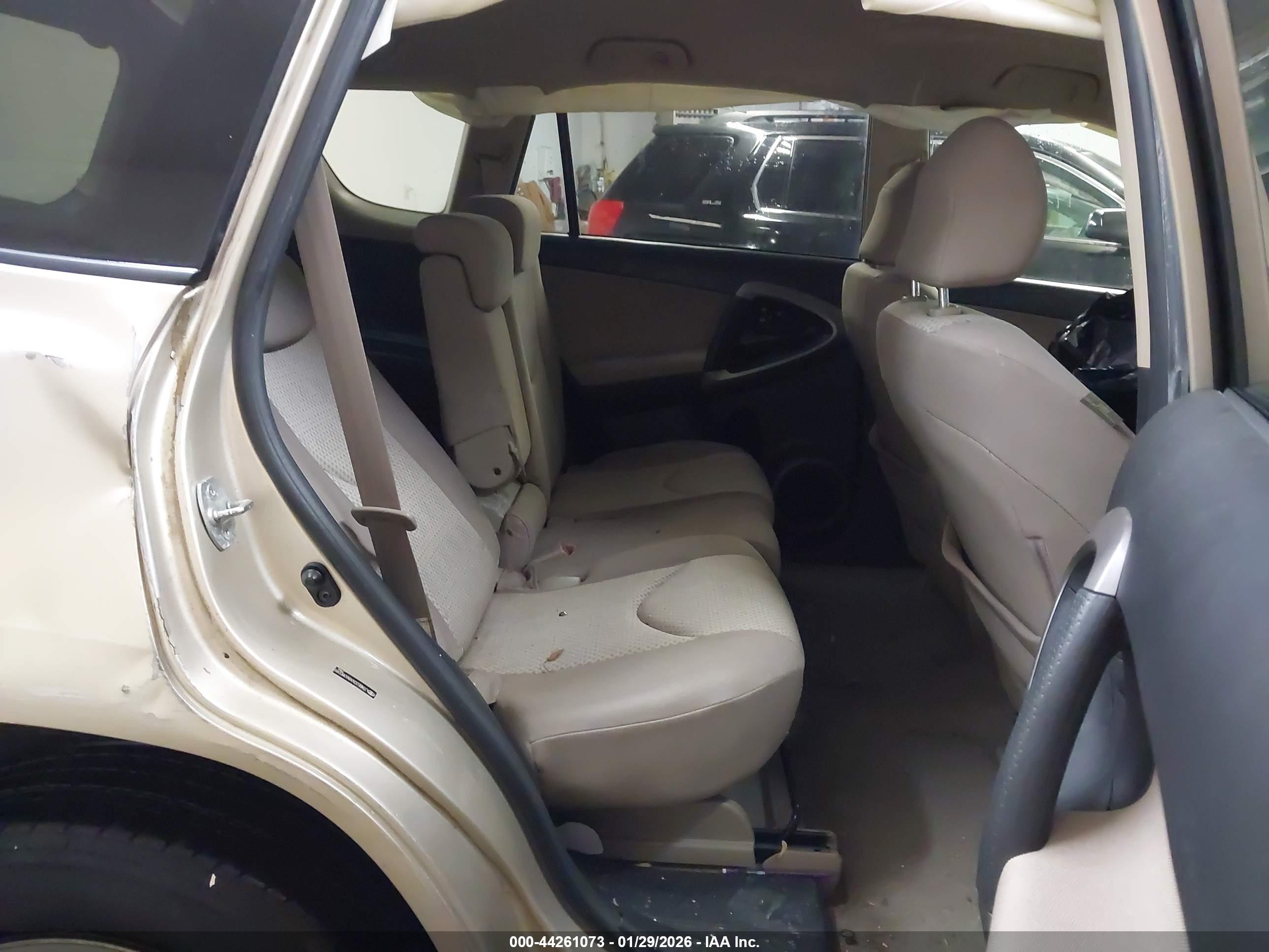 TOYOTA RAV4 image 8
