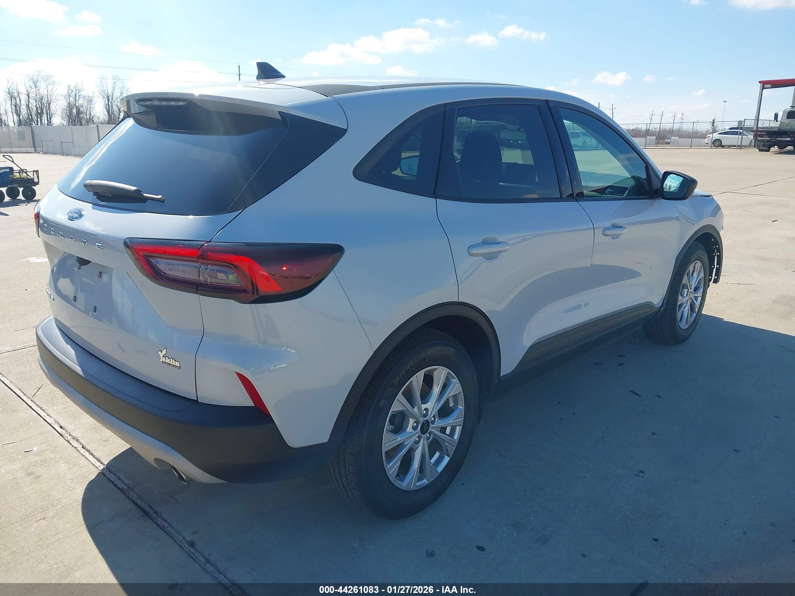 FORD ESCAPE image 4