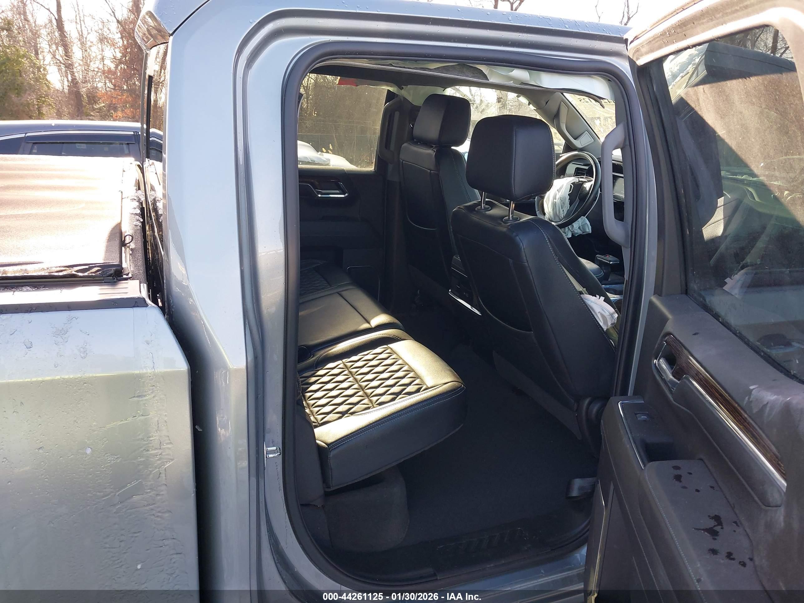 GMC SIERRA image 8