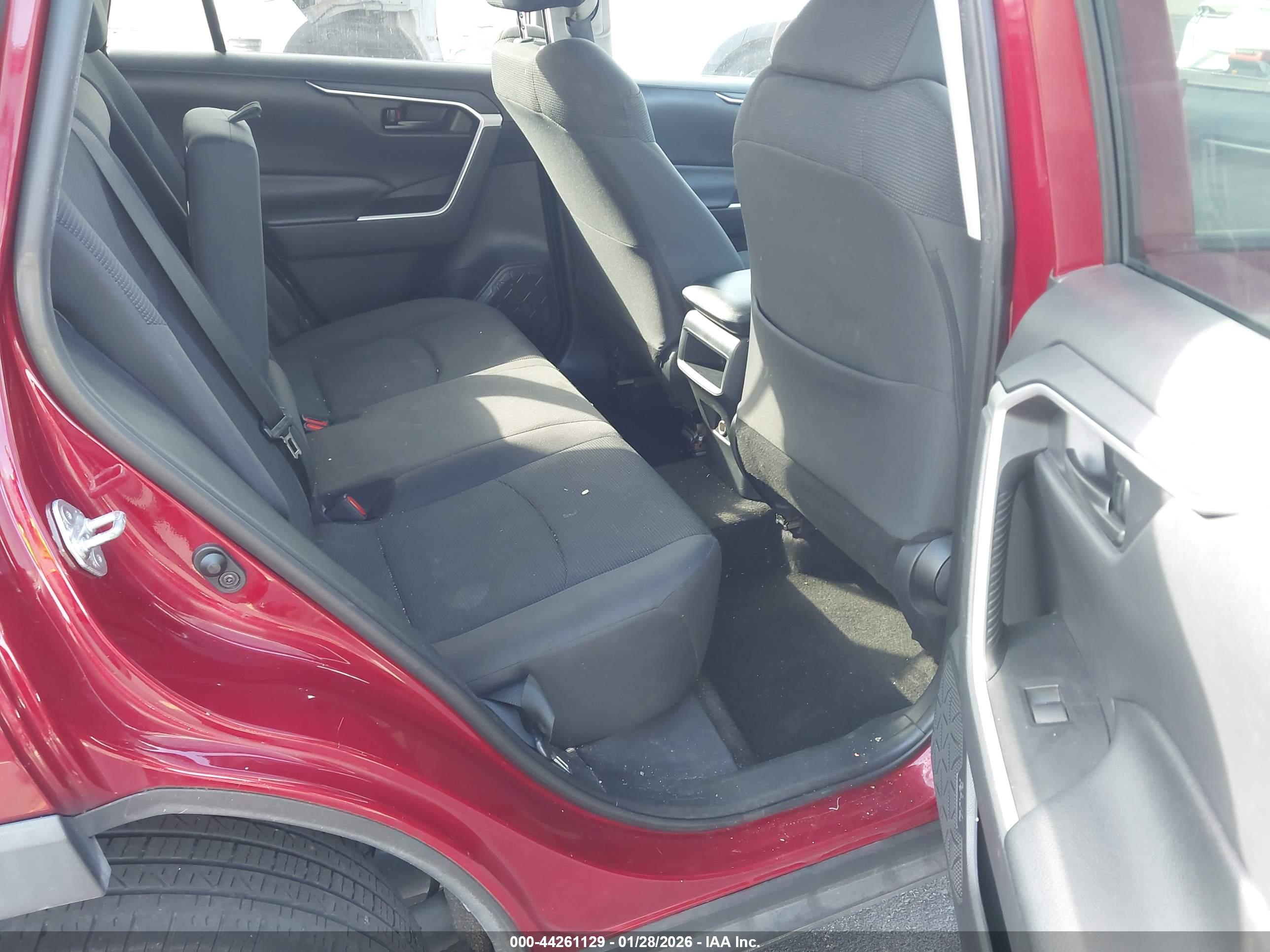 TOYOTA RAV4 image 8