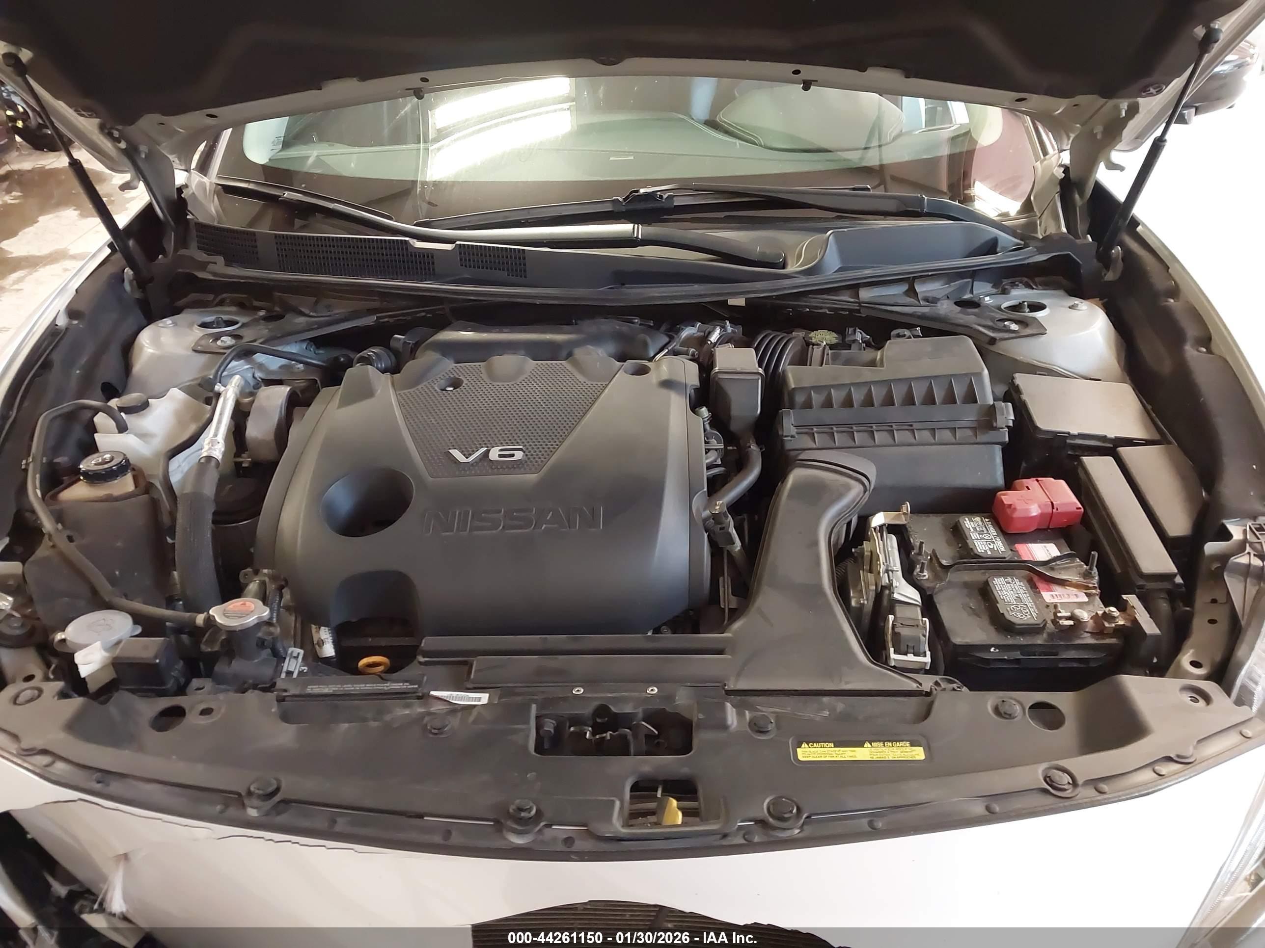 NISSAN MAXIMA image 10