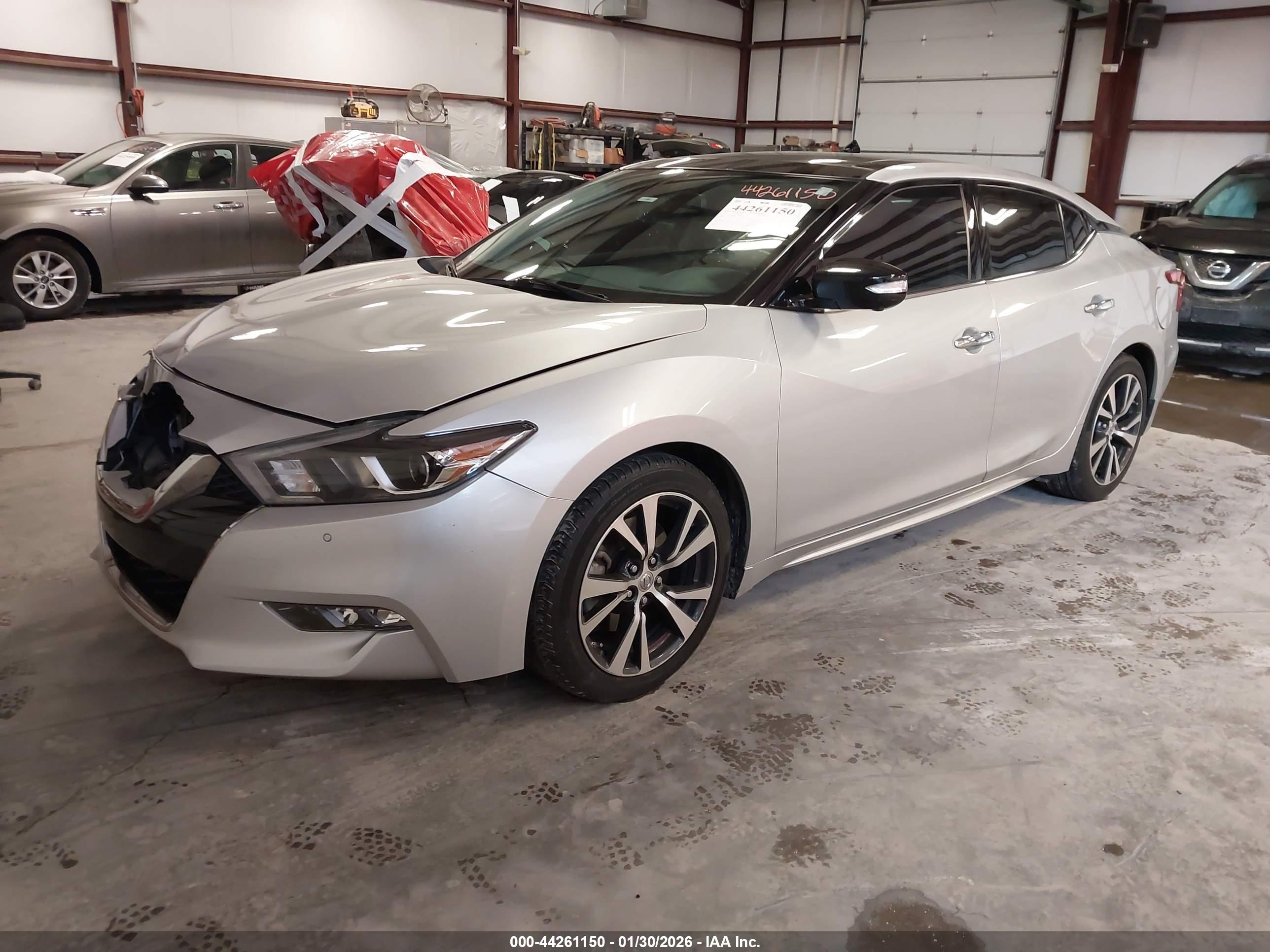 NISSAN MAXIMA image 2