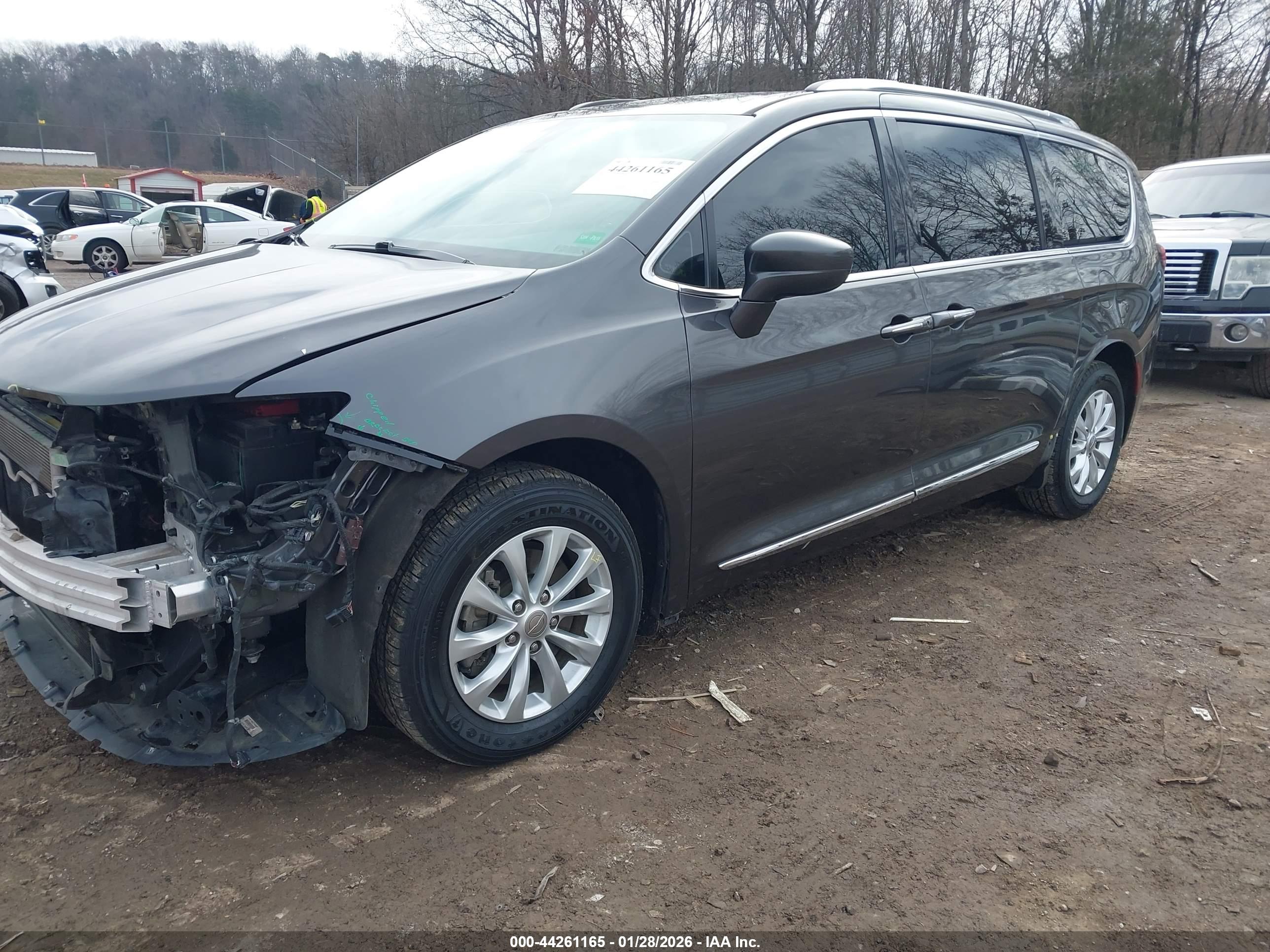 CHRYSLER PACIFICA image 2