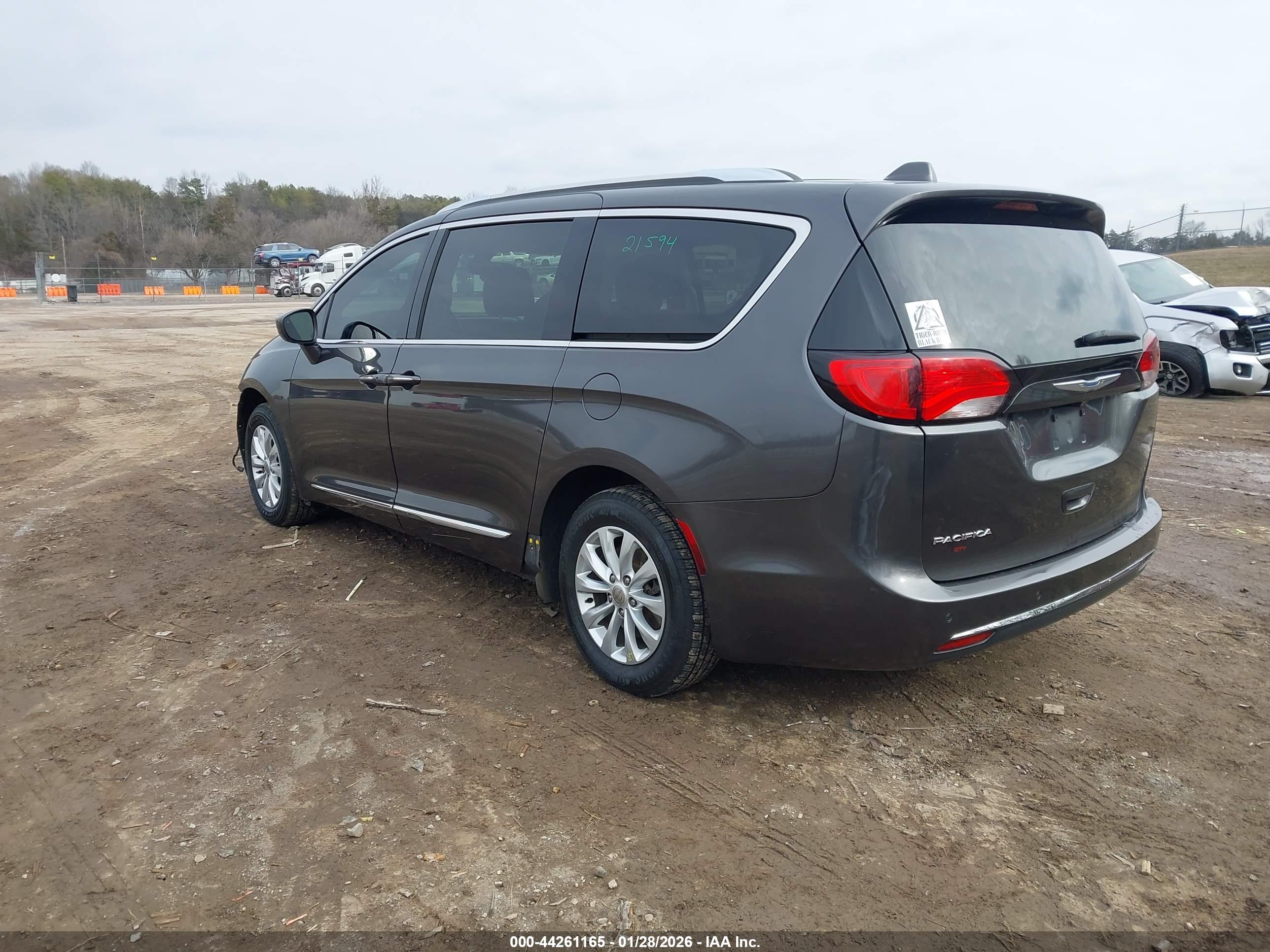 CHRYSLER PACIFICA image 3