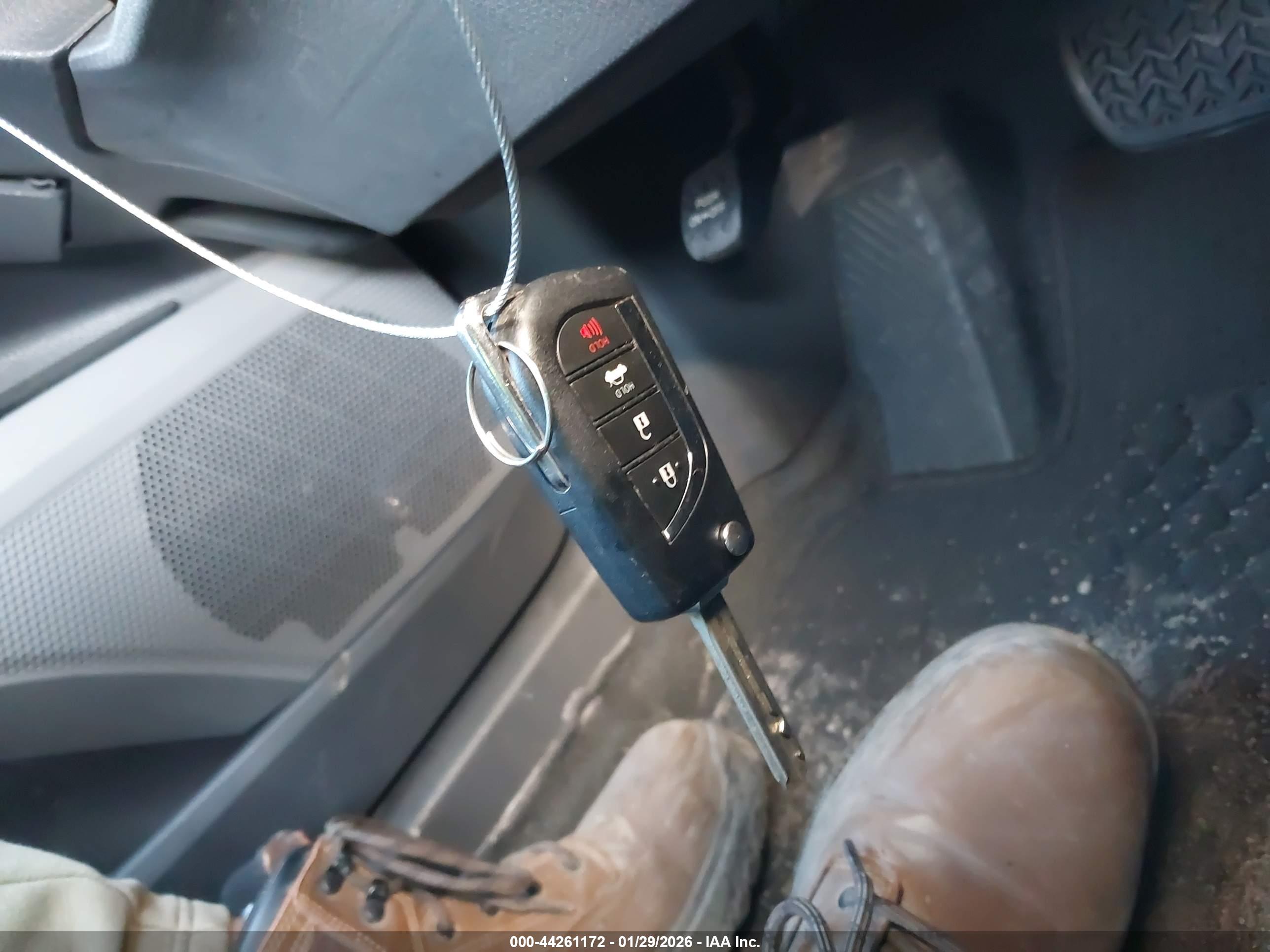 TOYOTA CAMRY image 11