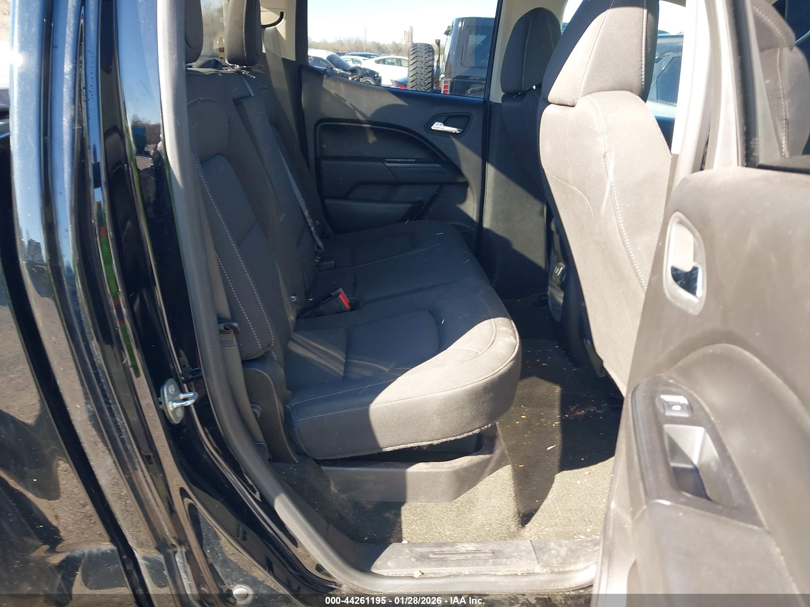 CHEVROLET COLORADO image 8